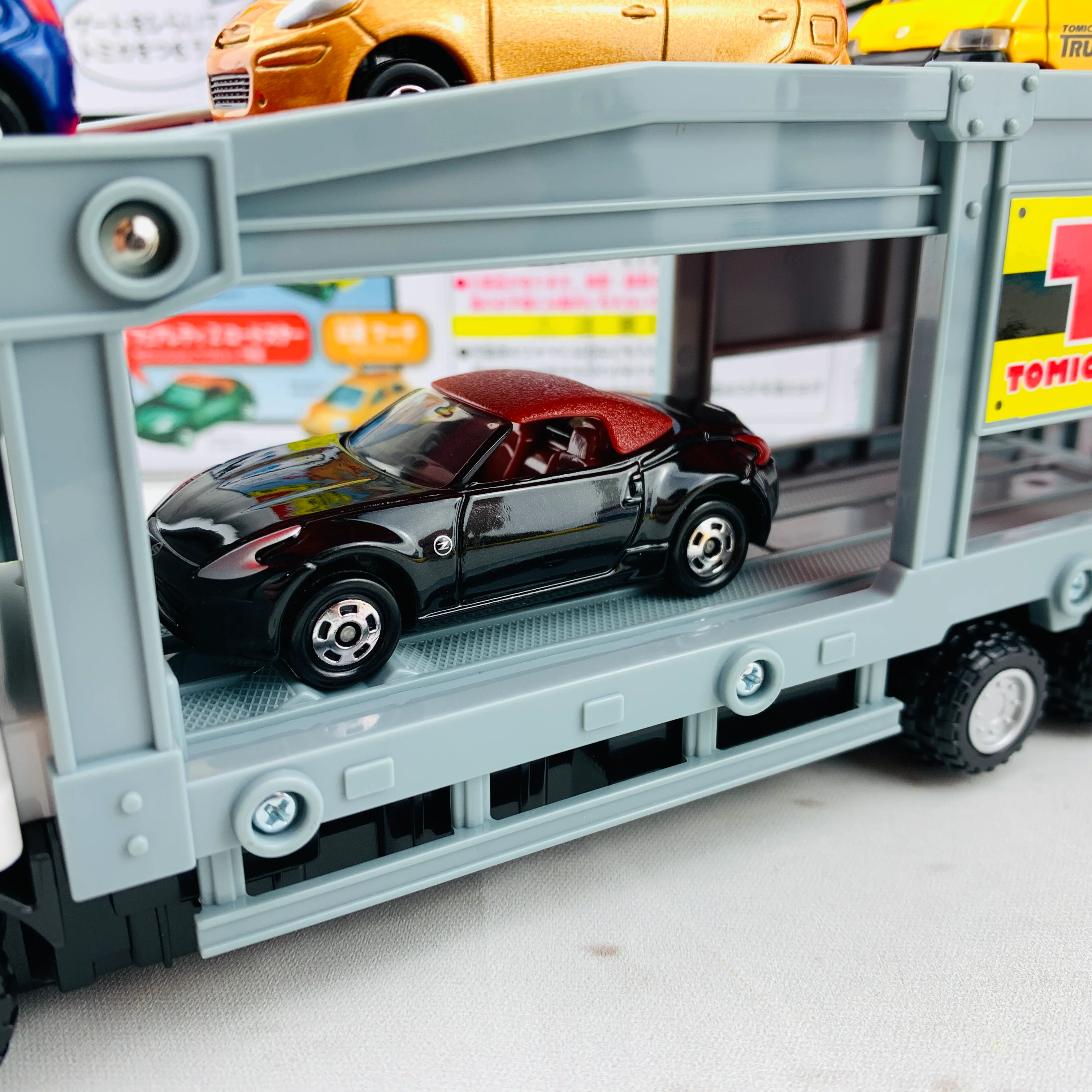 TOMICA Carrier Car Set (4904810423249) - Image 5