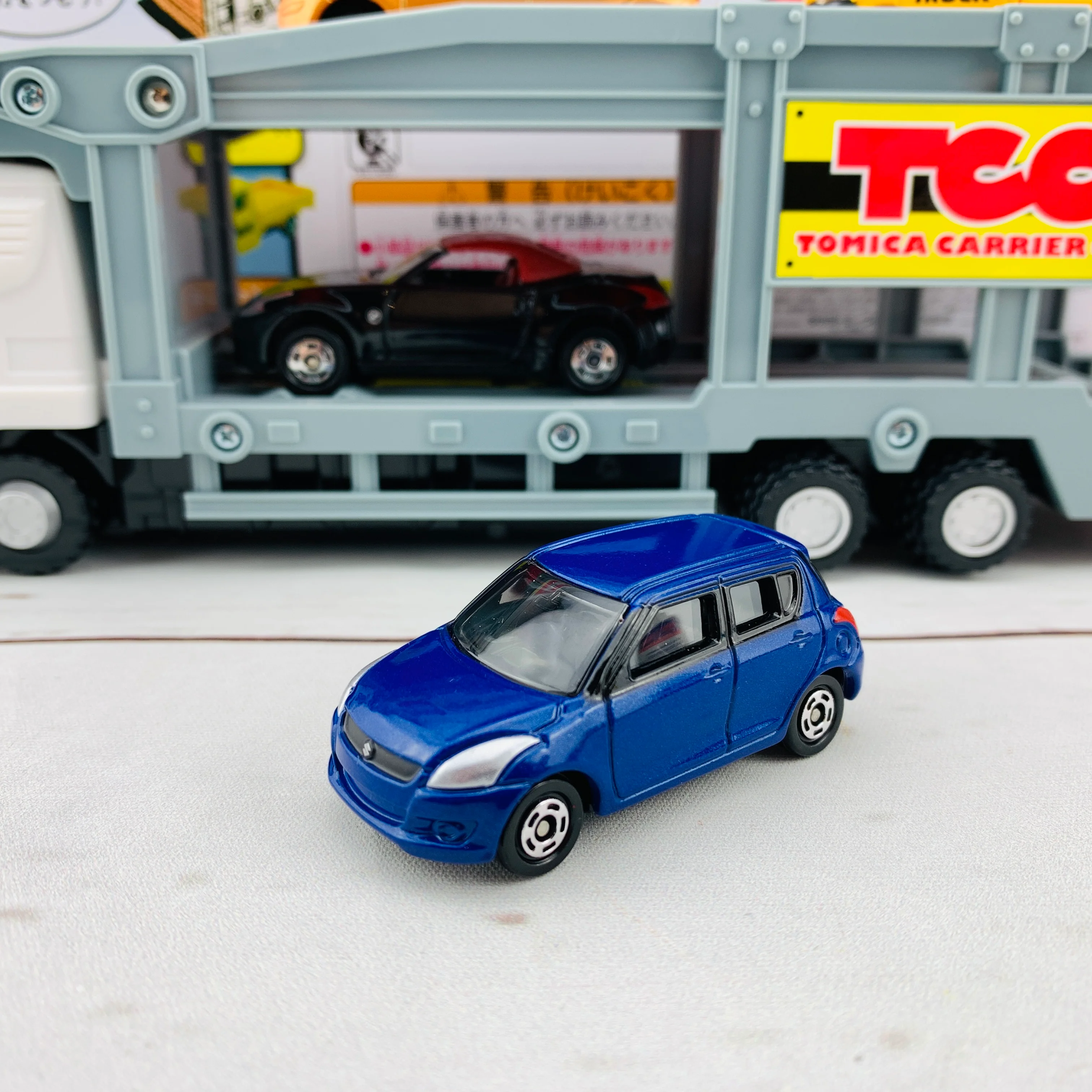 TOMICA Carrier Car Set (4904810423249) - Image 7