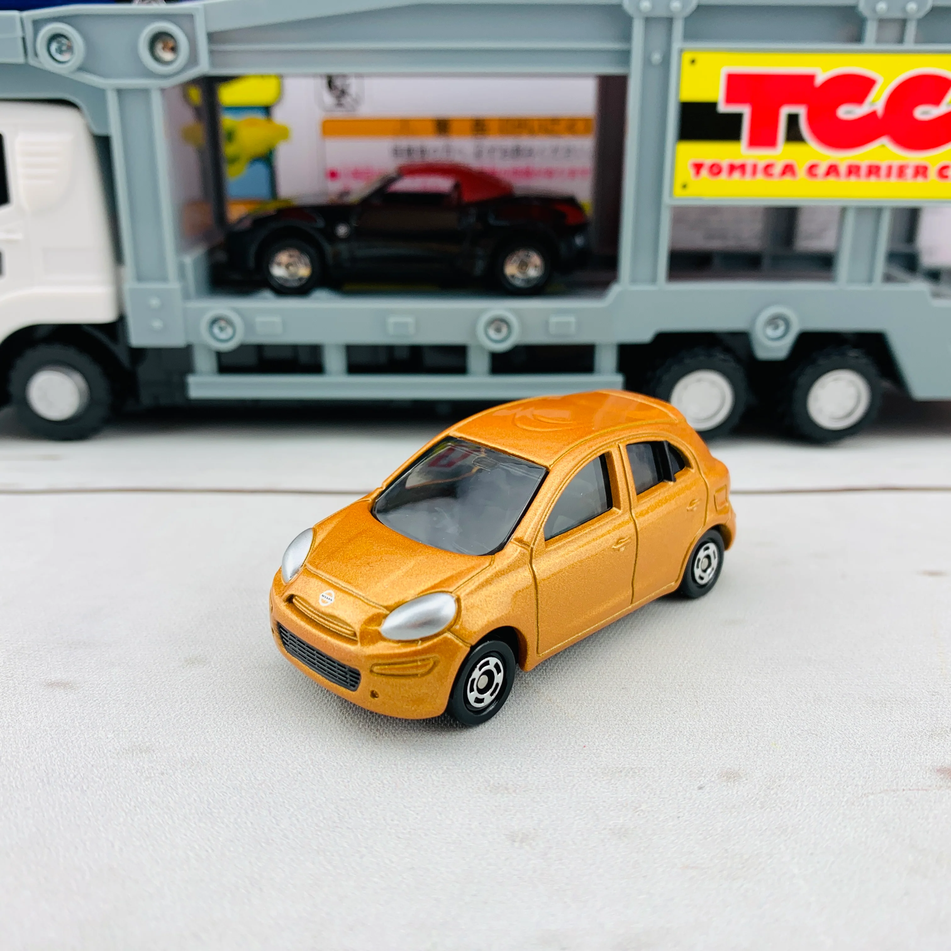 TOMICA Carrier Car Set (4904810423249) - Image 8