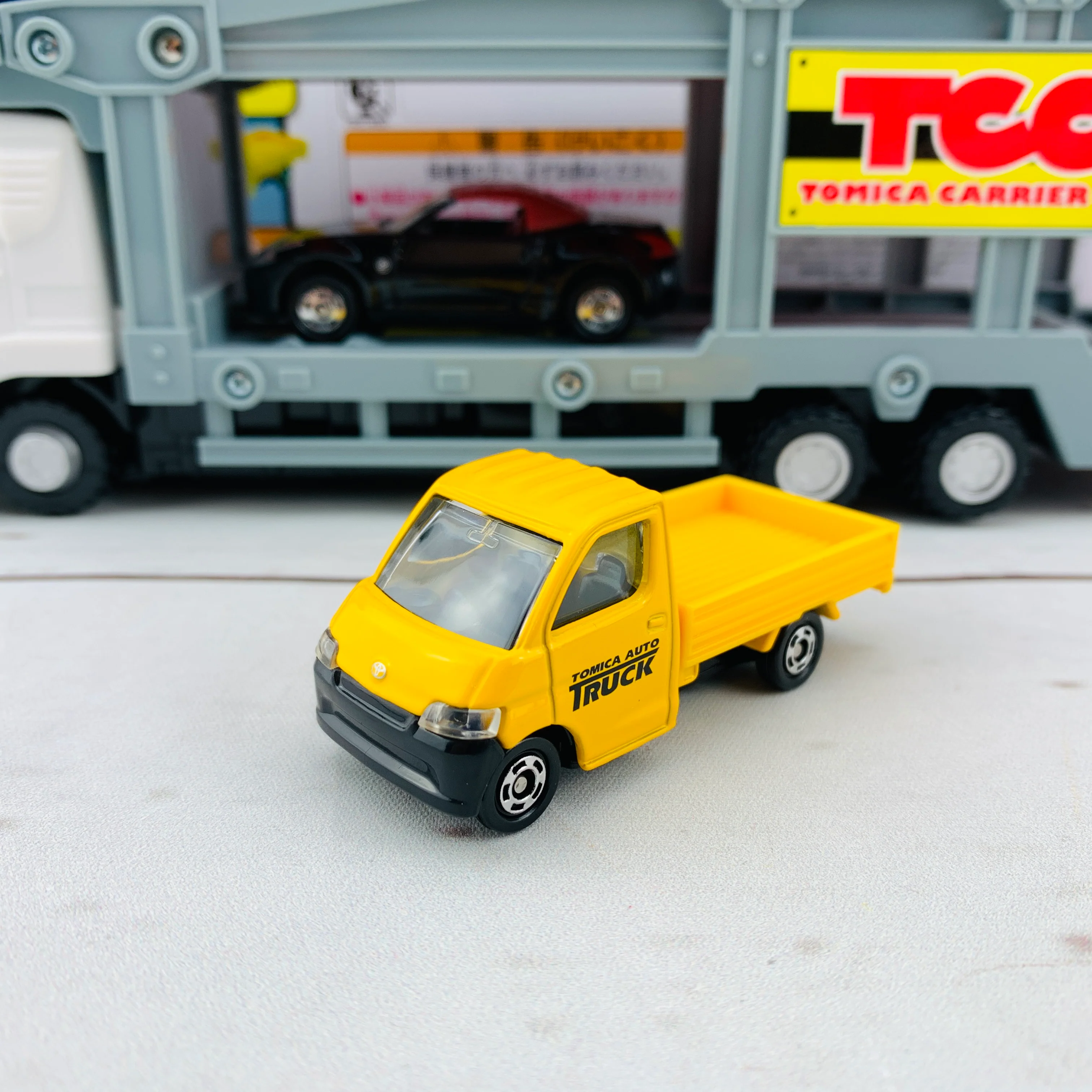 TOMICA Carrier Car Set (4904810423249) - Image 9