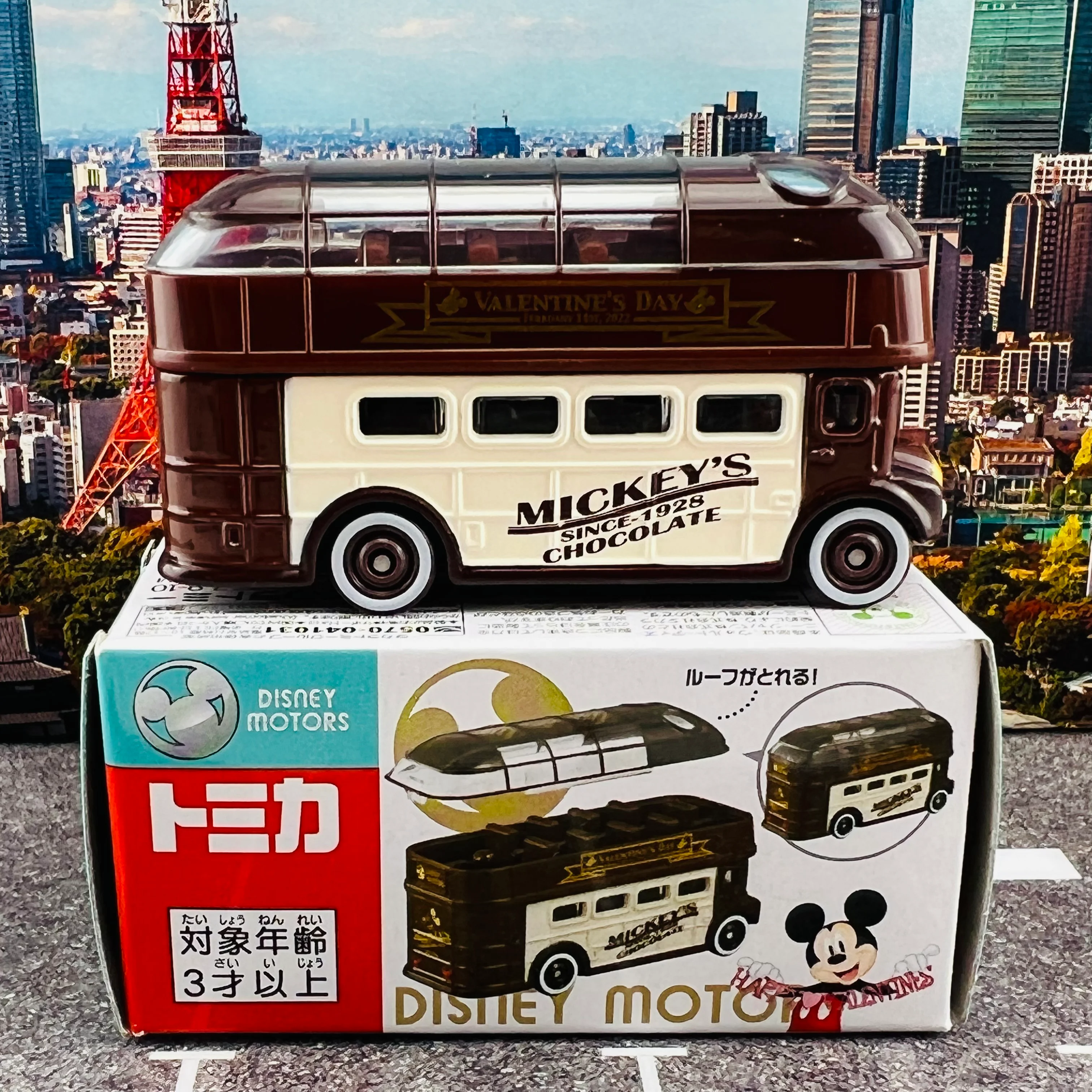 TOMICA DISNEY MOTORS Sunny Decker Mickey Mouse Valentine Edition 2022 (4904810188223) - Image 3