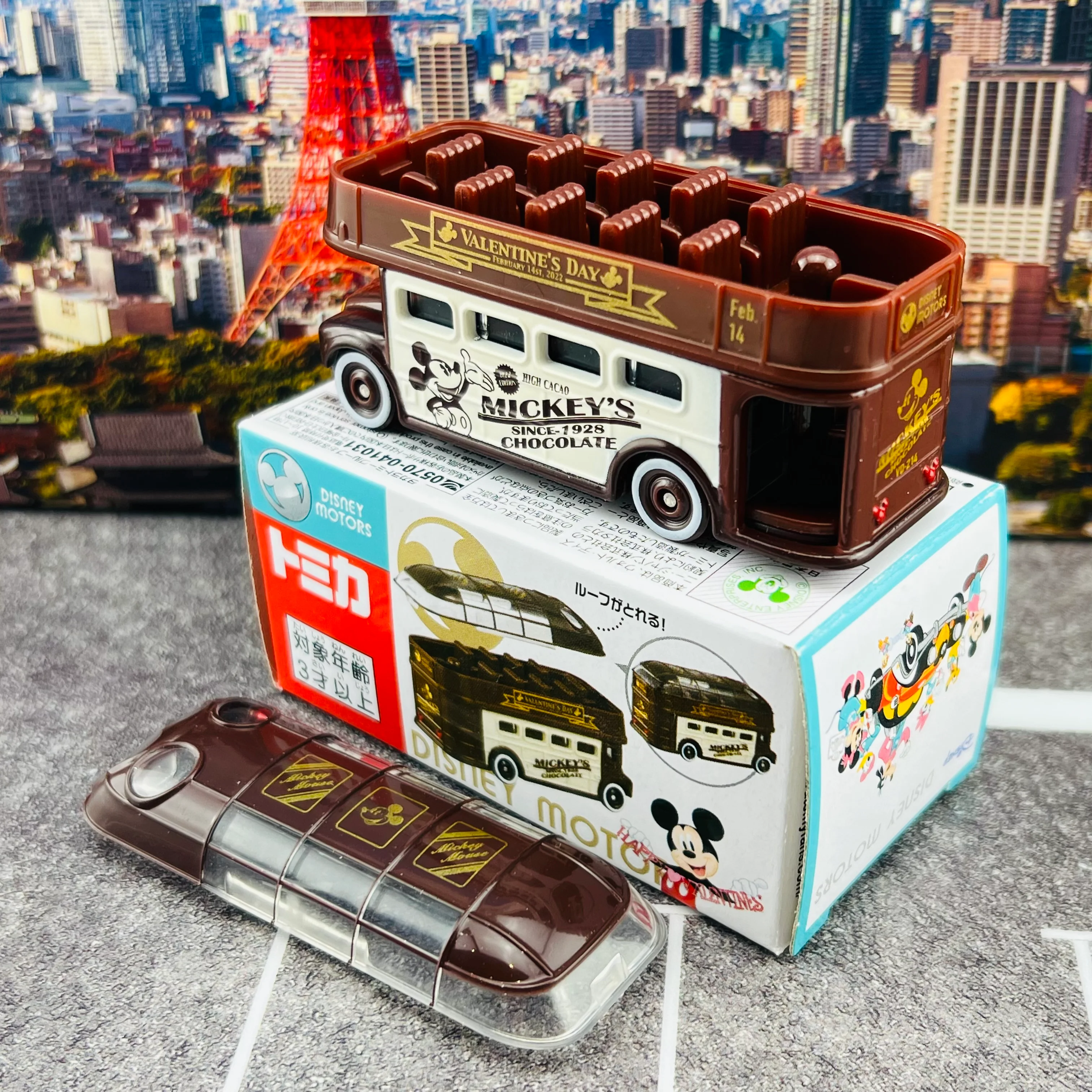 TOMICA DISNEY MOTORS Sunny Decker Mickey Mouse Valentine Edition 2022 (4904810188223) - Image 4