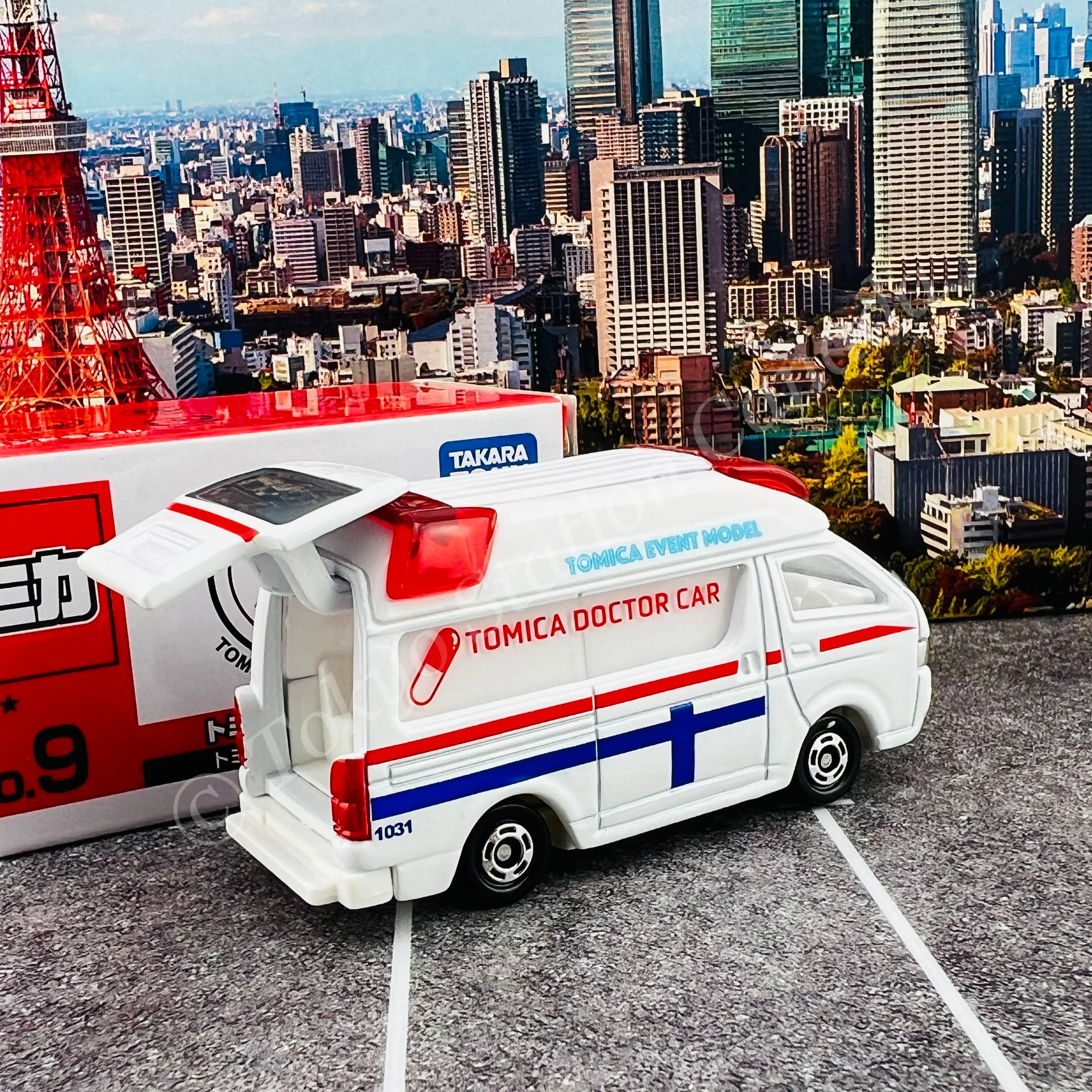 TOMICA EVENT MODEL NO.9 Tomica Town Doctor Car (Toyota Himedic) - Image 2