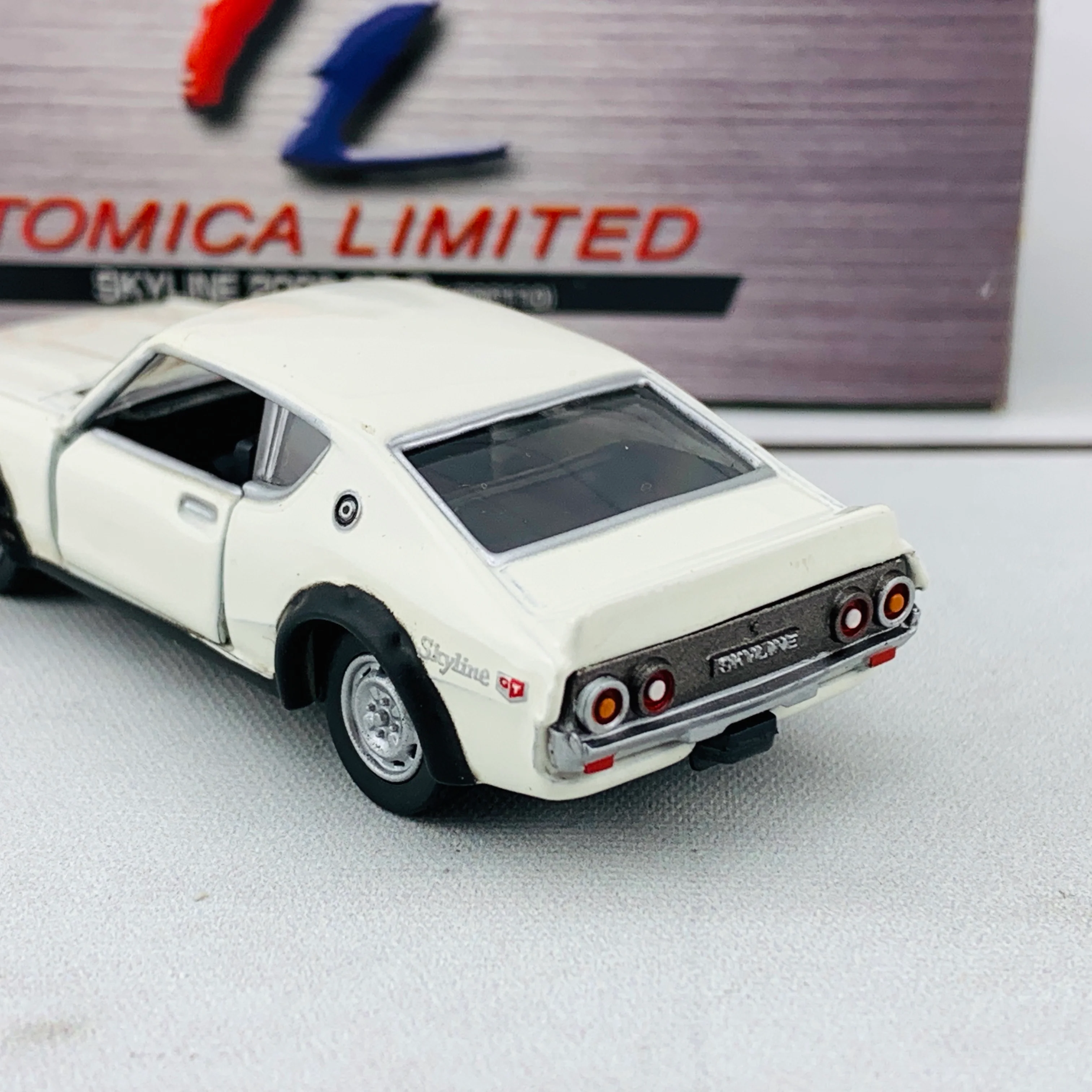 Tomica Limited Nissan Skyline 2000 GTR KPGC110 **Limited Qty** - Image 4