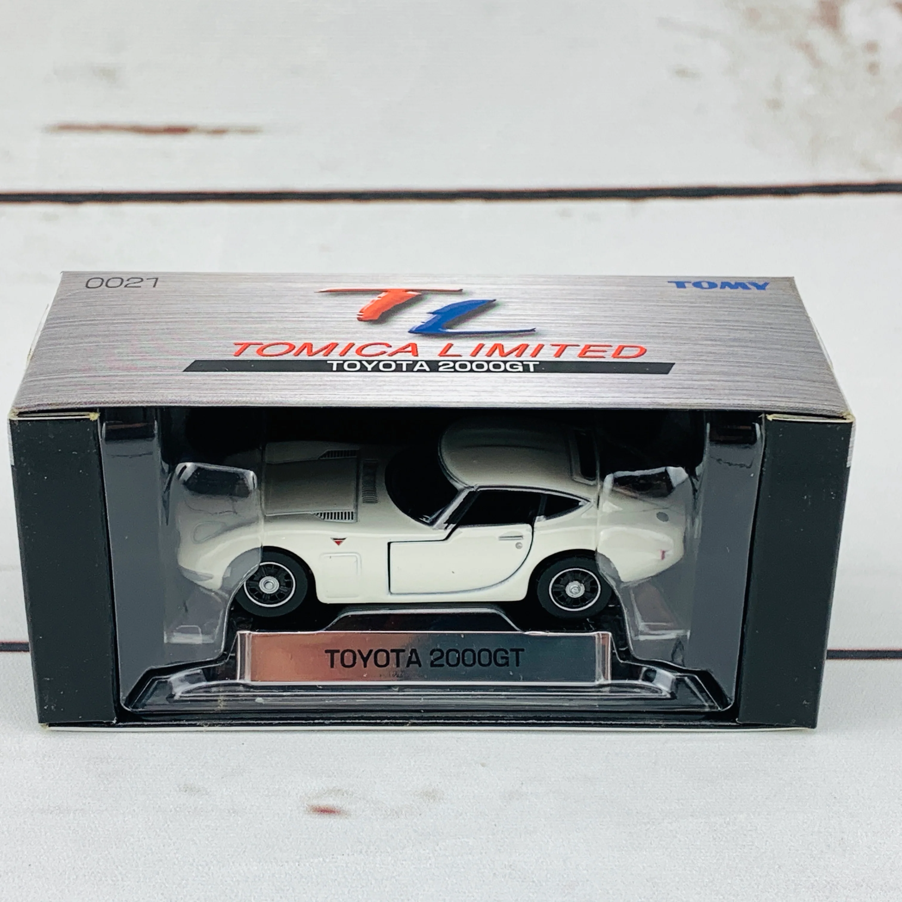 Tomica Limited 0021 Toyota 2000GT White - Image 5