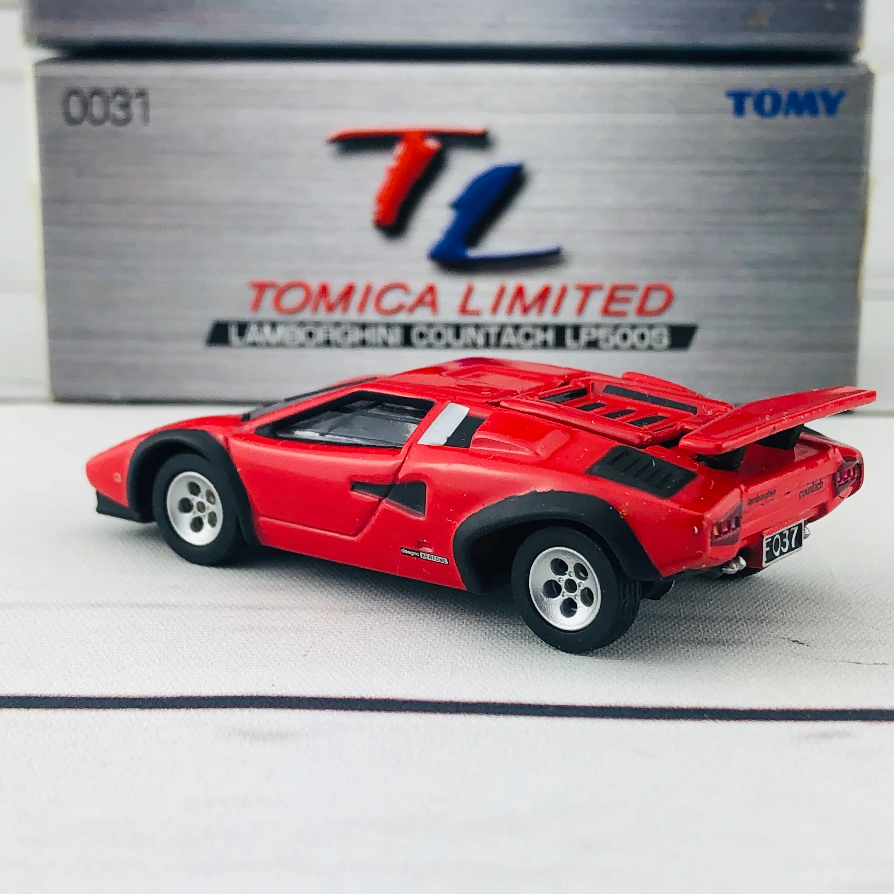 Tomica Limited 0031 Lamborghini Countach LP500S - Image 3
