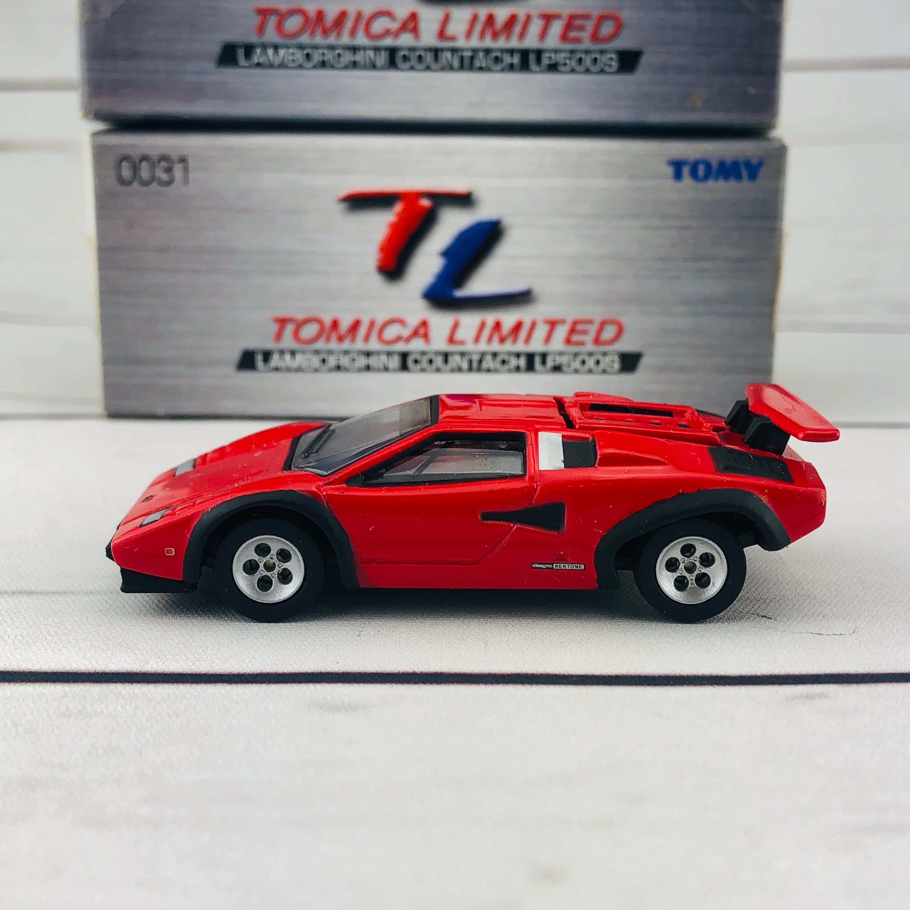 Tomica Limited 0031 Lamborghini Countach LP500S - Image 5