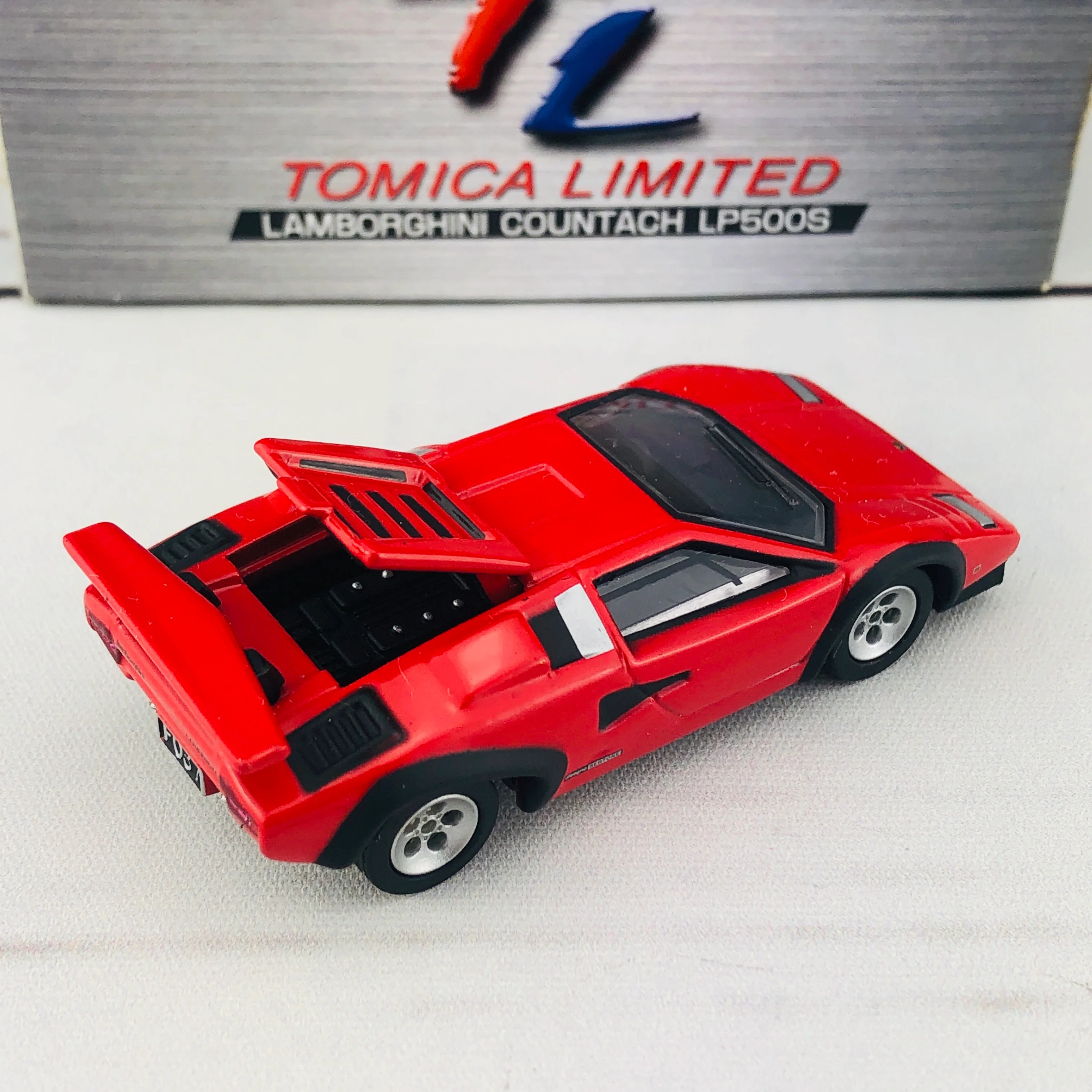 Tomica Limited 0031 Lamborghini Countach LP500S - Image 6