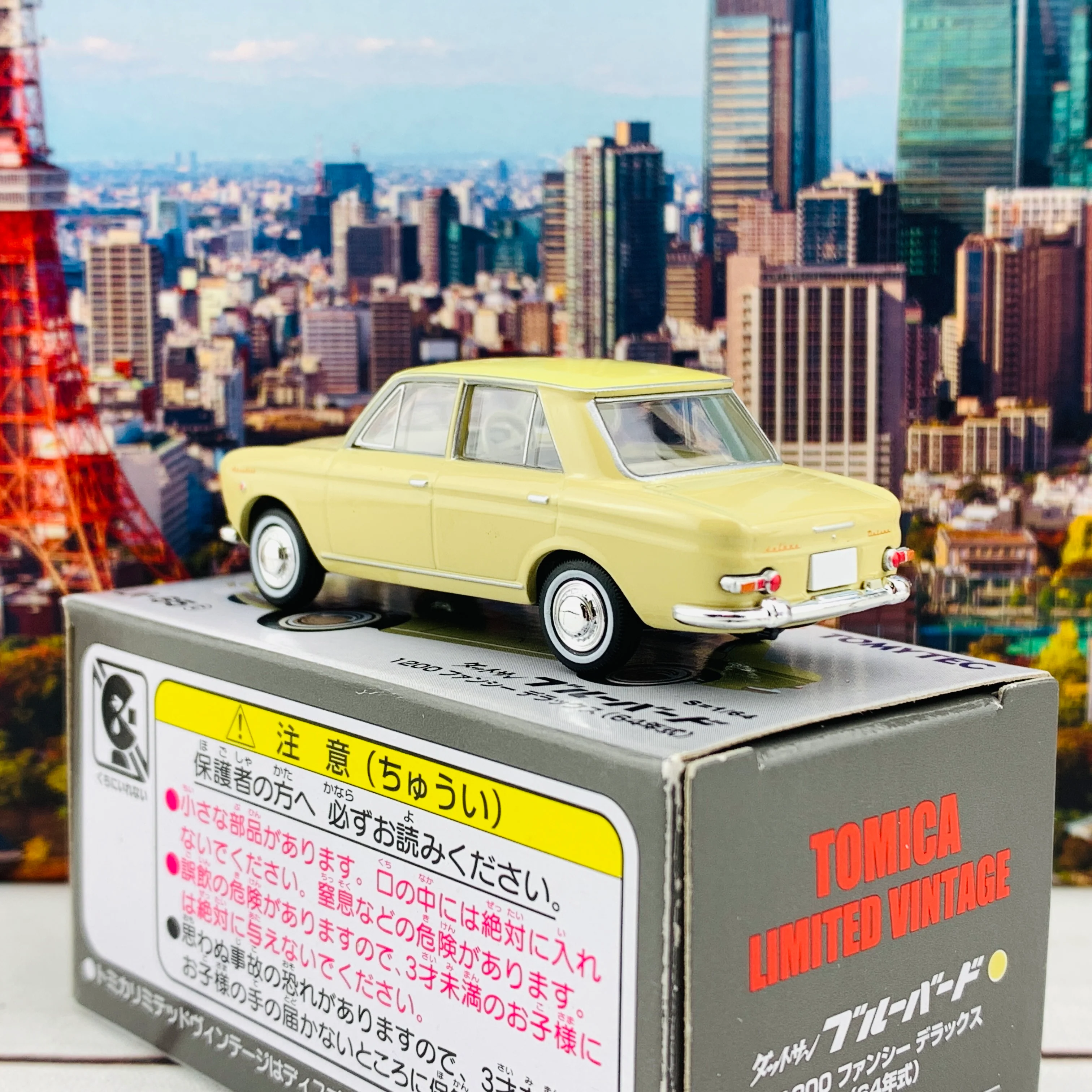 Tomica Limited Vintage 1/64 Datsun Bluebird 1200 Fancy DX Yellow LV-65c - Image 3