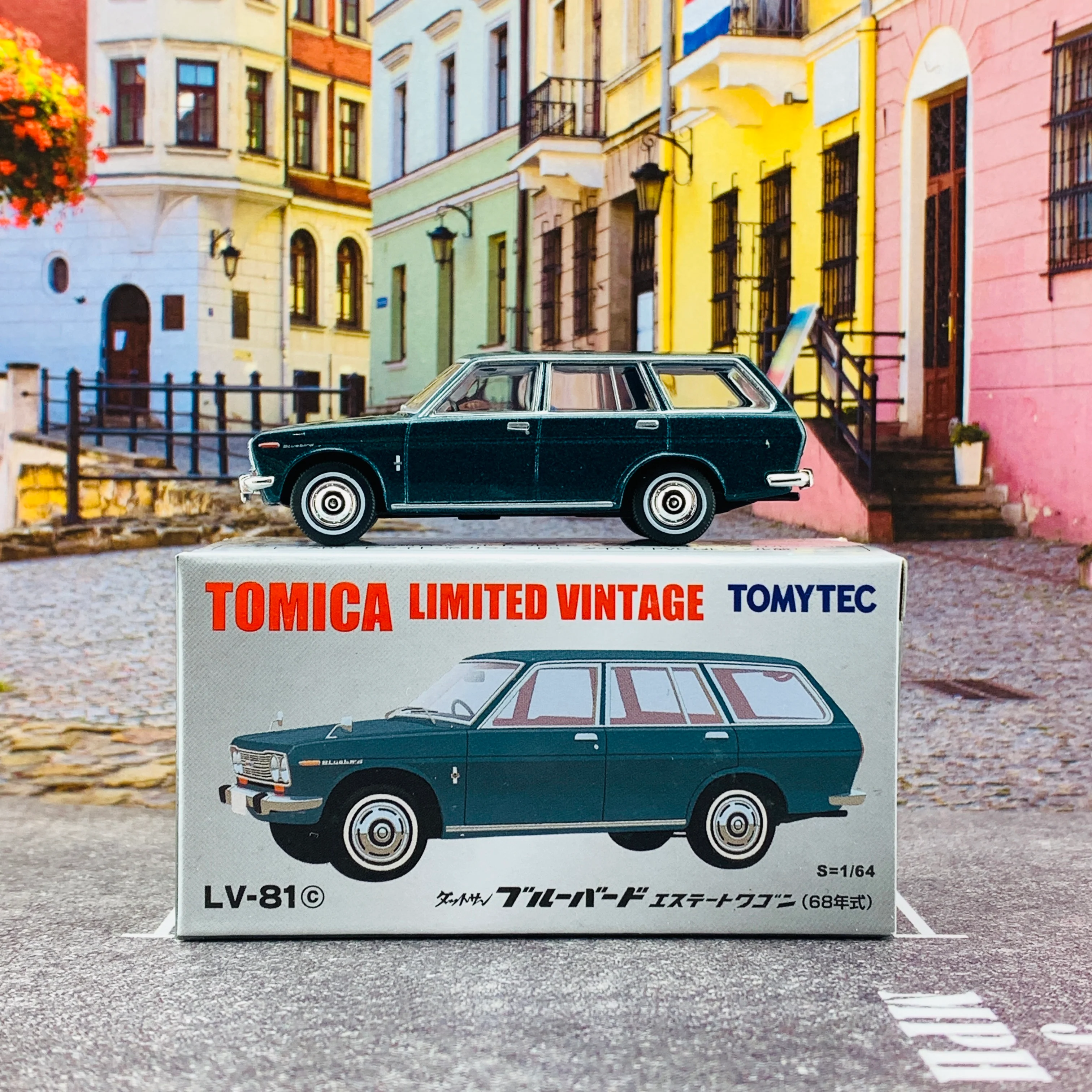 Tomica Limited Vintage 1/64 Datsun Bluebird Estate Wagon LV-81c - Image 5