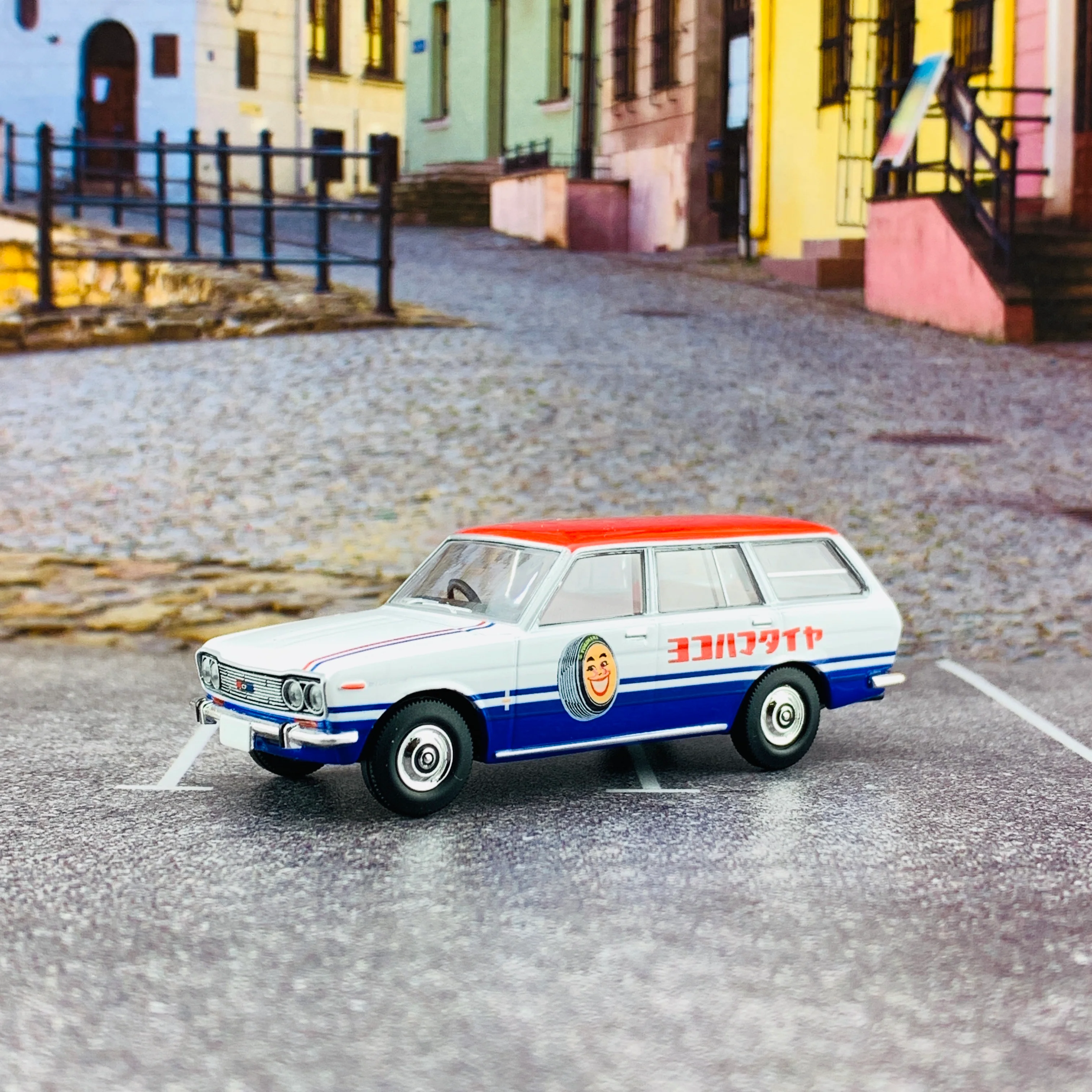 Tomica Limited Vintage 1/64 Datsun Bluebird Van Yokohama Tire LV-81d - Image 2