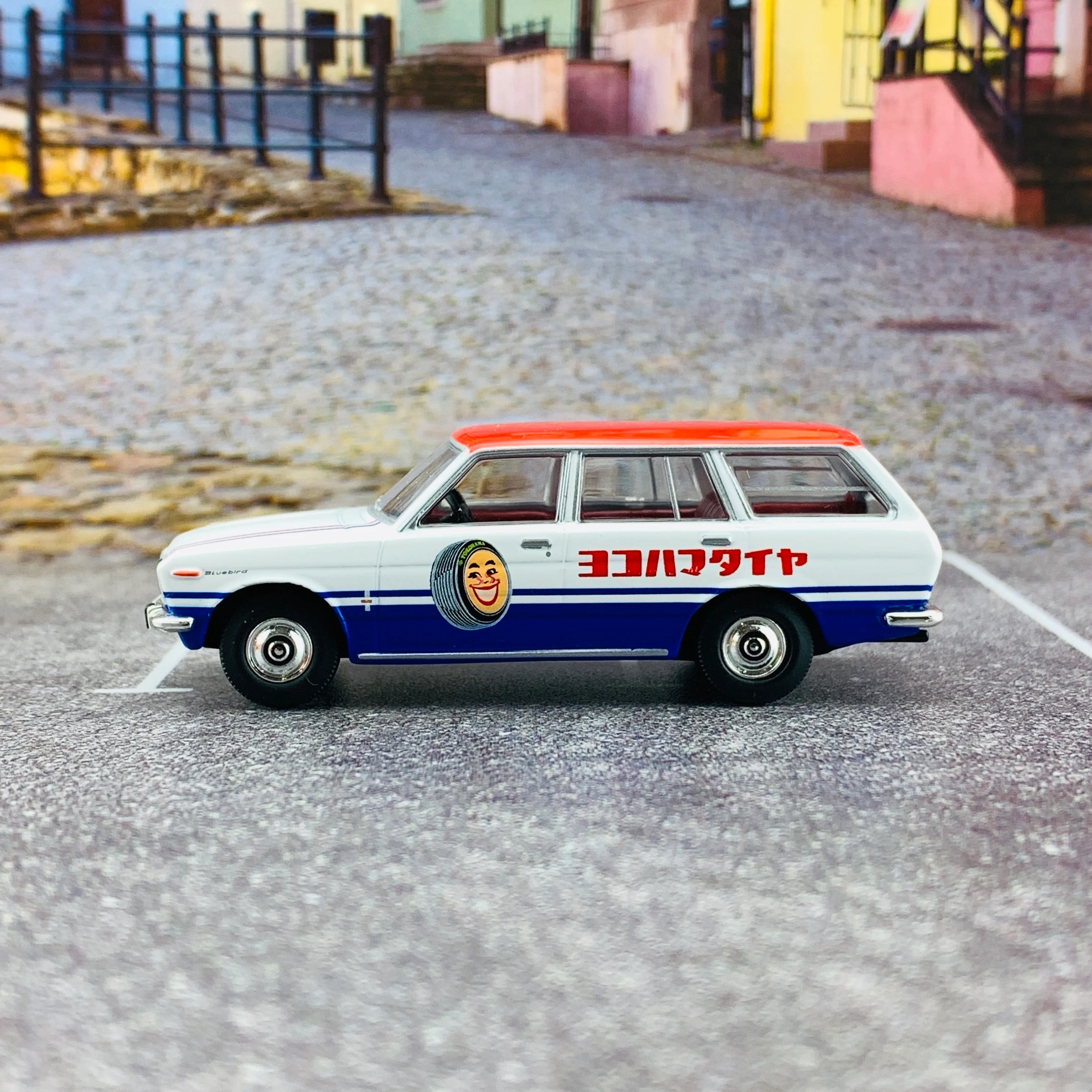 Tomica Limited Vintage 1/64 Datsun Bluebird Van Yokohama Tire LV-81d - Image 3