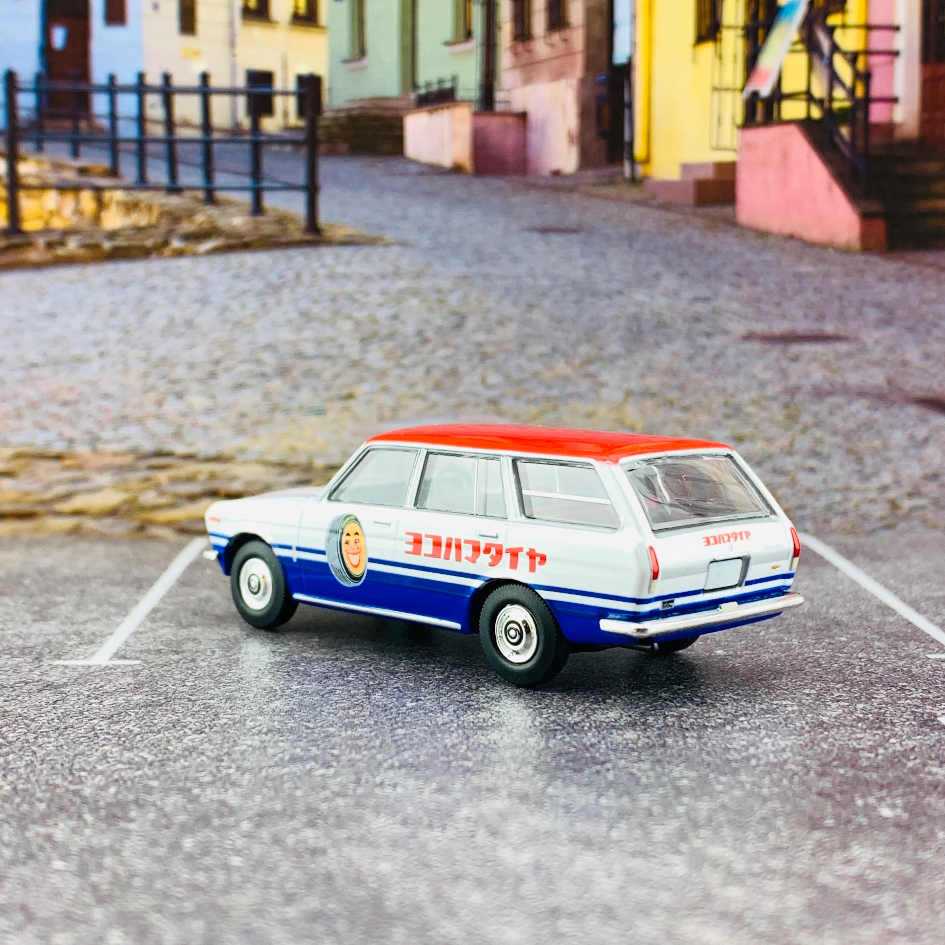 Tomica Limited Vintage 1/64 Datsun Bluebird Van Yokohama Tire LV-81d - Image 4