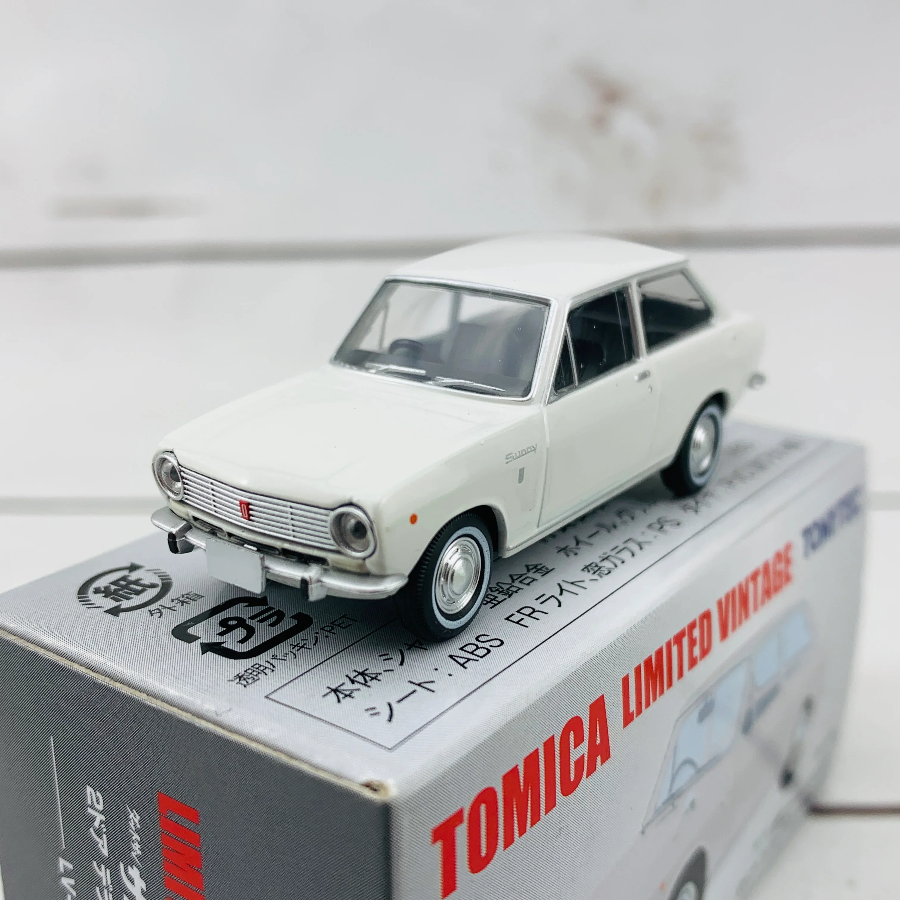 Tomica Limited Vintage 1/64 Datsun Sunny 1000 DX WHITE (1966) LV-83c - Image 4