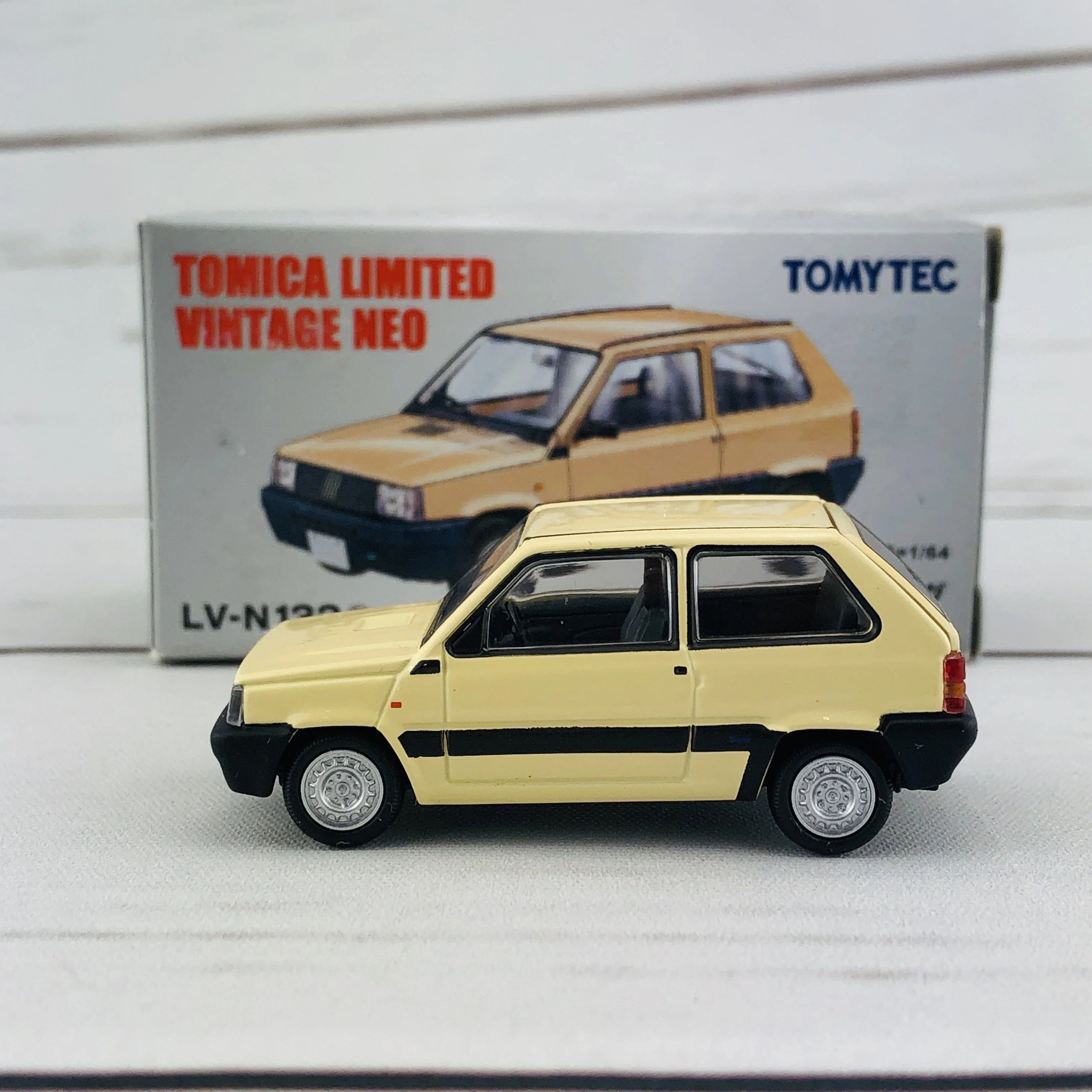 Tomica Limited Vintage 1/64 Fiat Panda 1000 super i.e. LV-N133b - Image 2