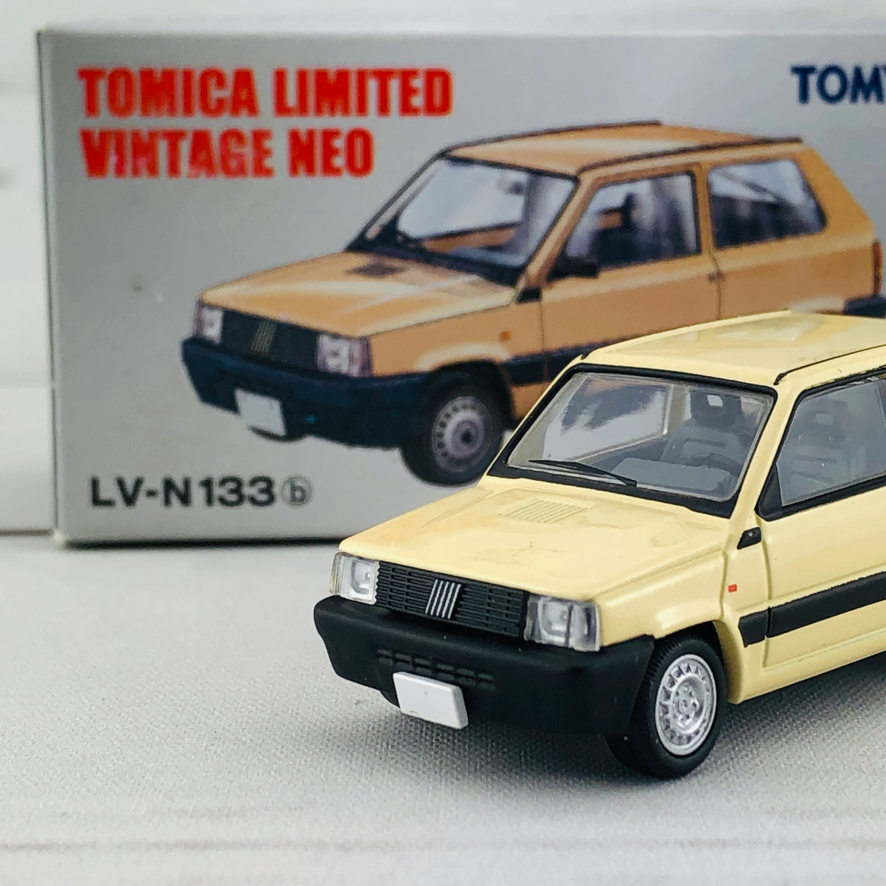 Tomica Limited Vintage 1/64 Fiat Panda 1000 super i.e. LV-N133b - Image 3