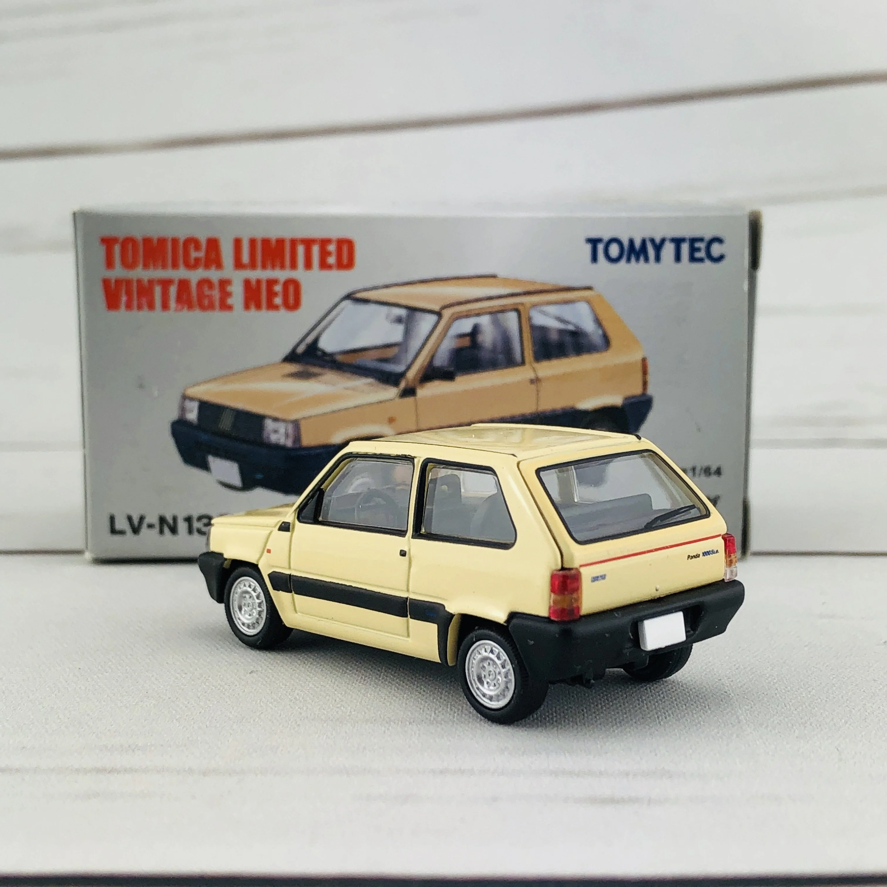 Tomica Limited Vintage 1/64 Fiat Panda 1000 super i.e. LV-N133b - Image 4
