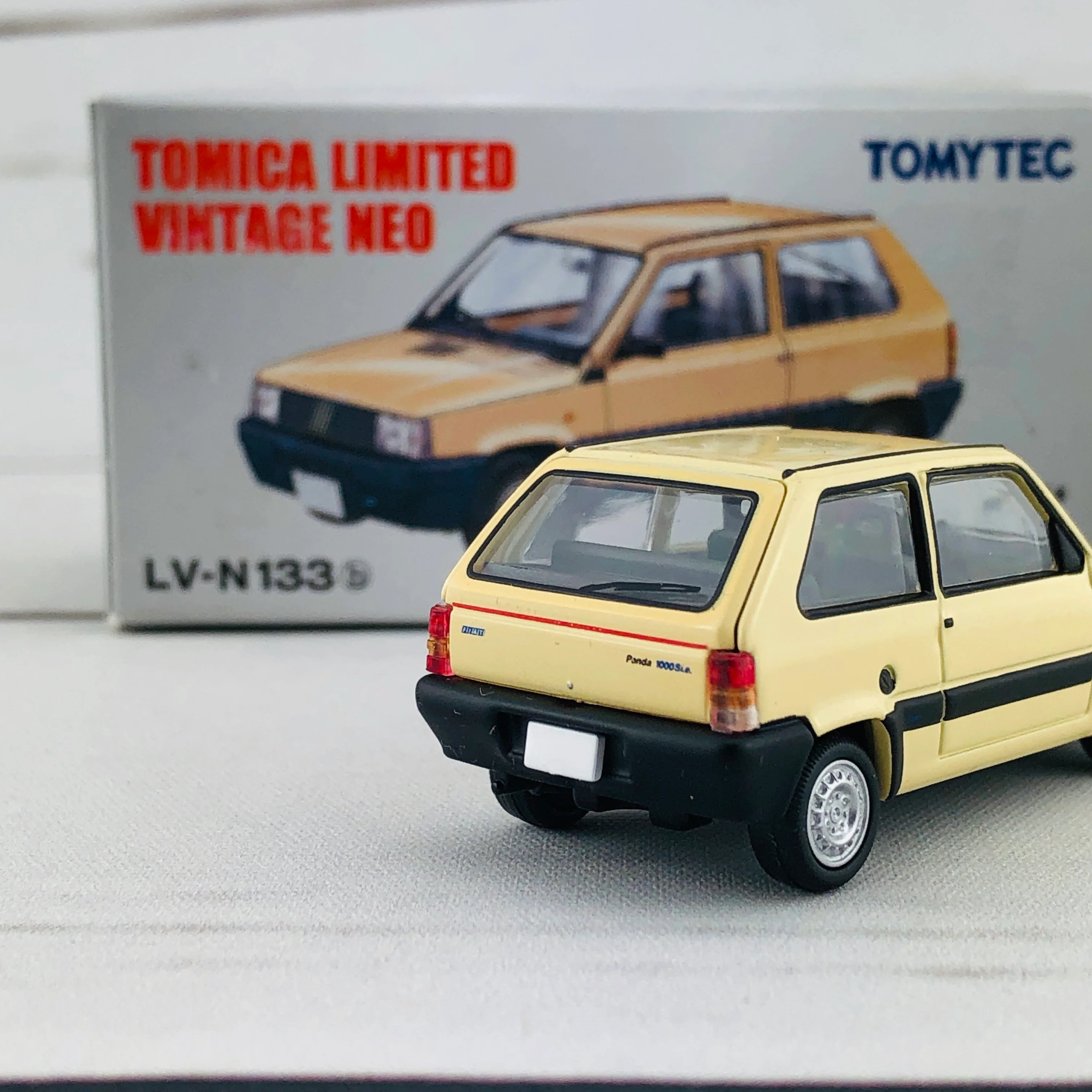 Tomica Limited Vintage 1/64 Fiat Panda 1000 super i.e. LV-N133b - Image 5