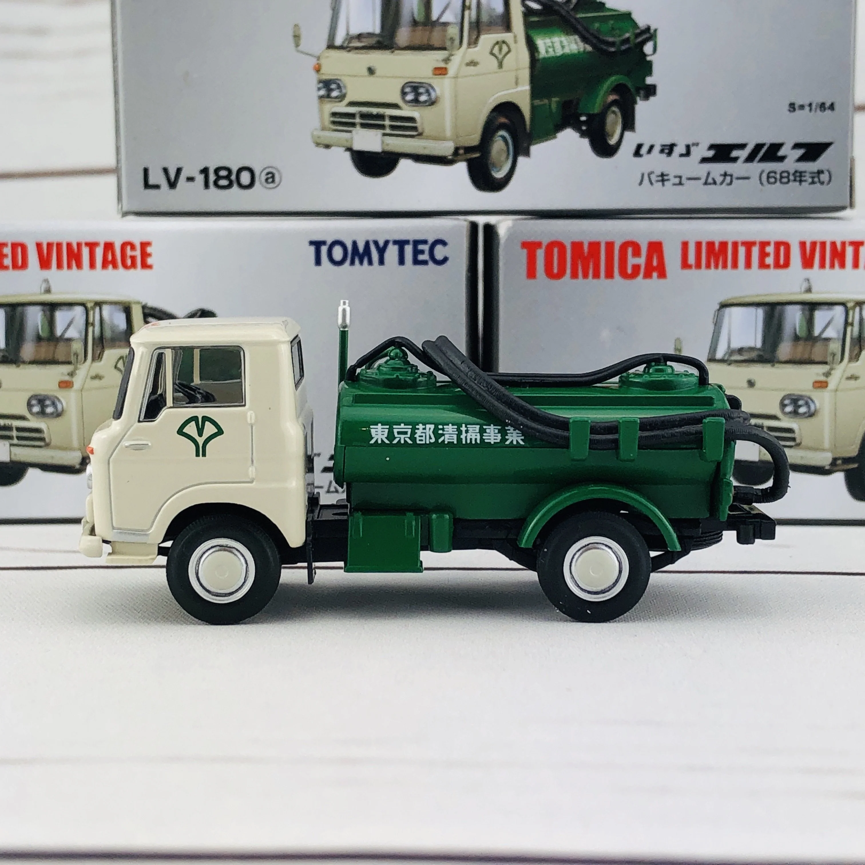 Tomica Limited Vintage 1/64 Isuzu ELF Vacuum Car (1968) LV-180a - Image 2