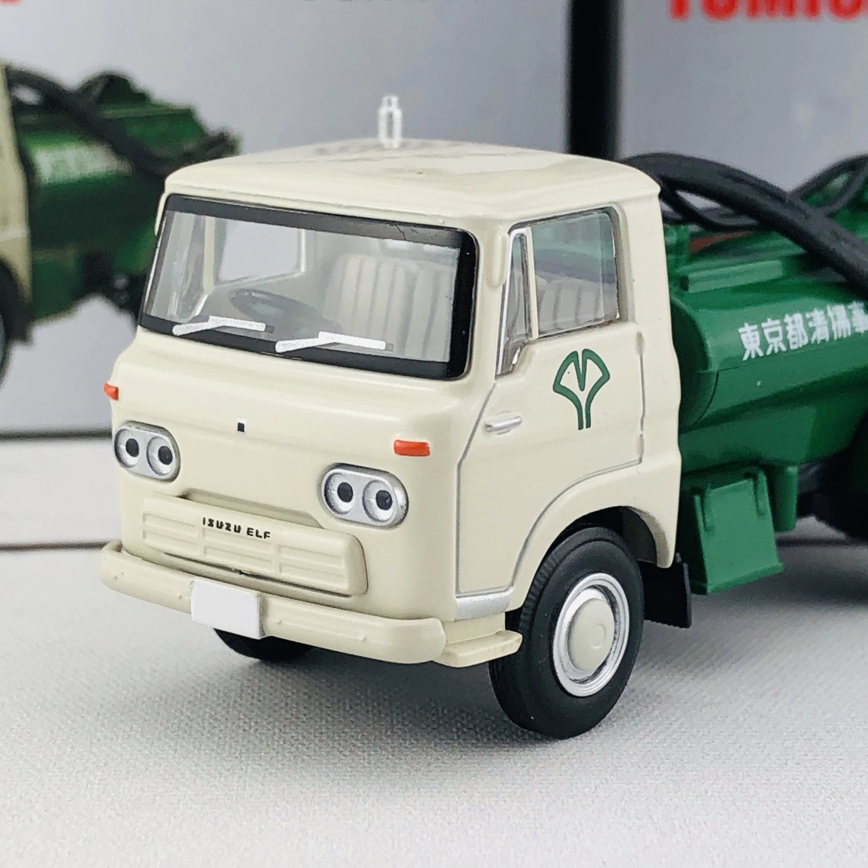 Tomica Limited Vintage 1/64 Isuzu ELF Vacuum Car (1968) LV-180a - Image 3