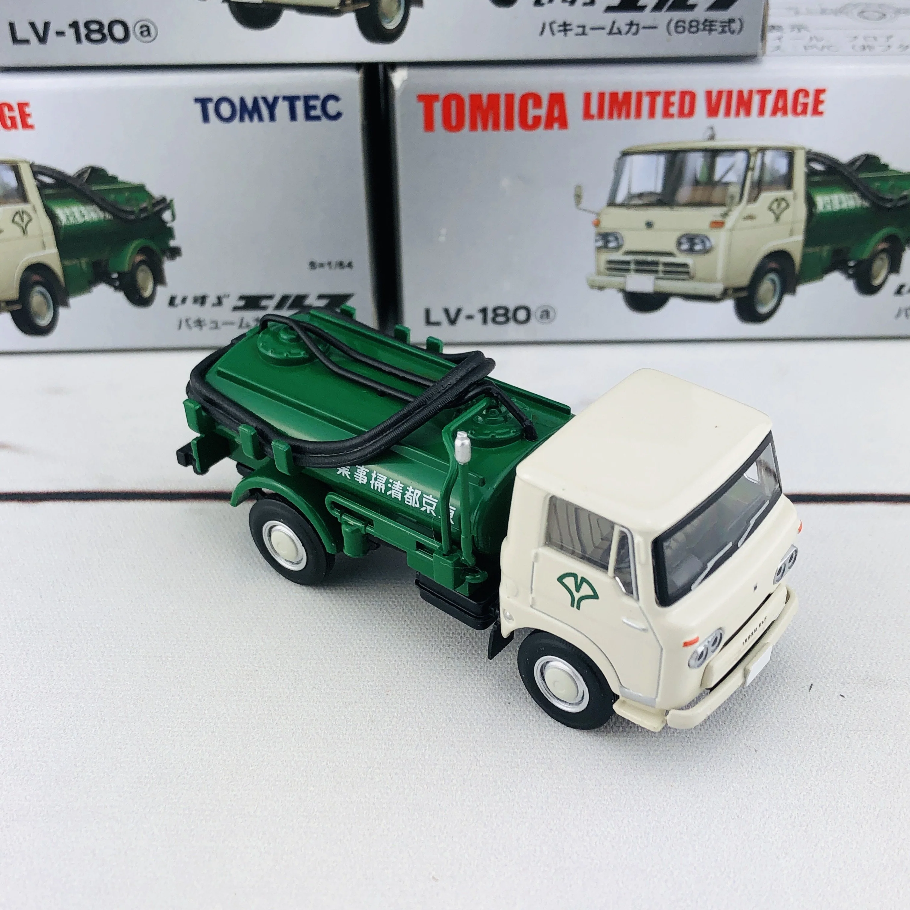 Tomica Limited Vintage 1/64 Isuzu ELF Vacuum Car (1968) LV-180a - Image 7