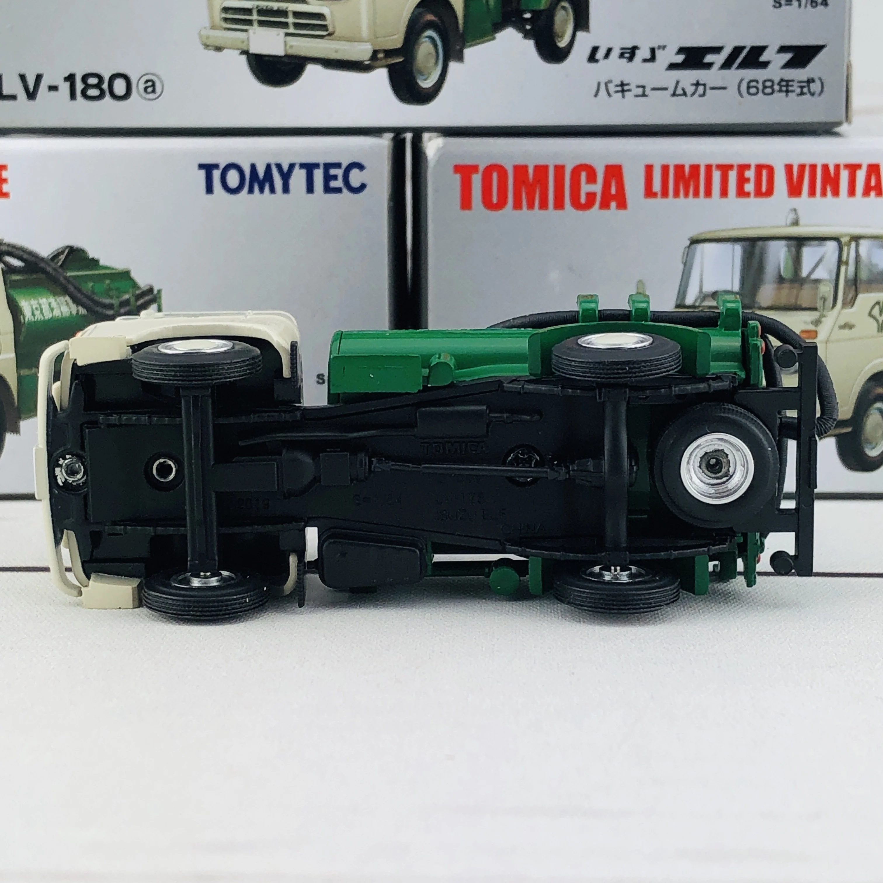 Tomica Limited Vintage 1/64 Isuzu ELF Vacuum Car (1968) LV-180a - Image 8