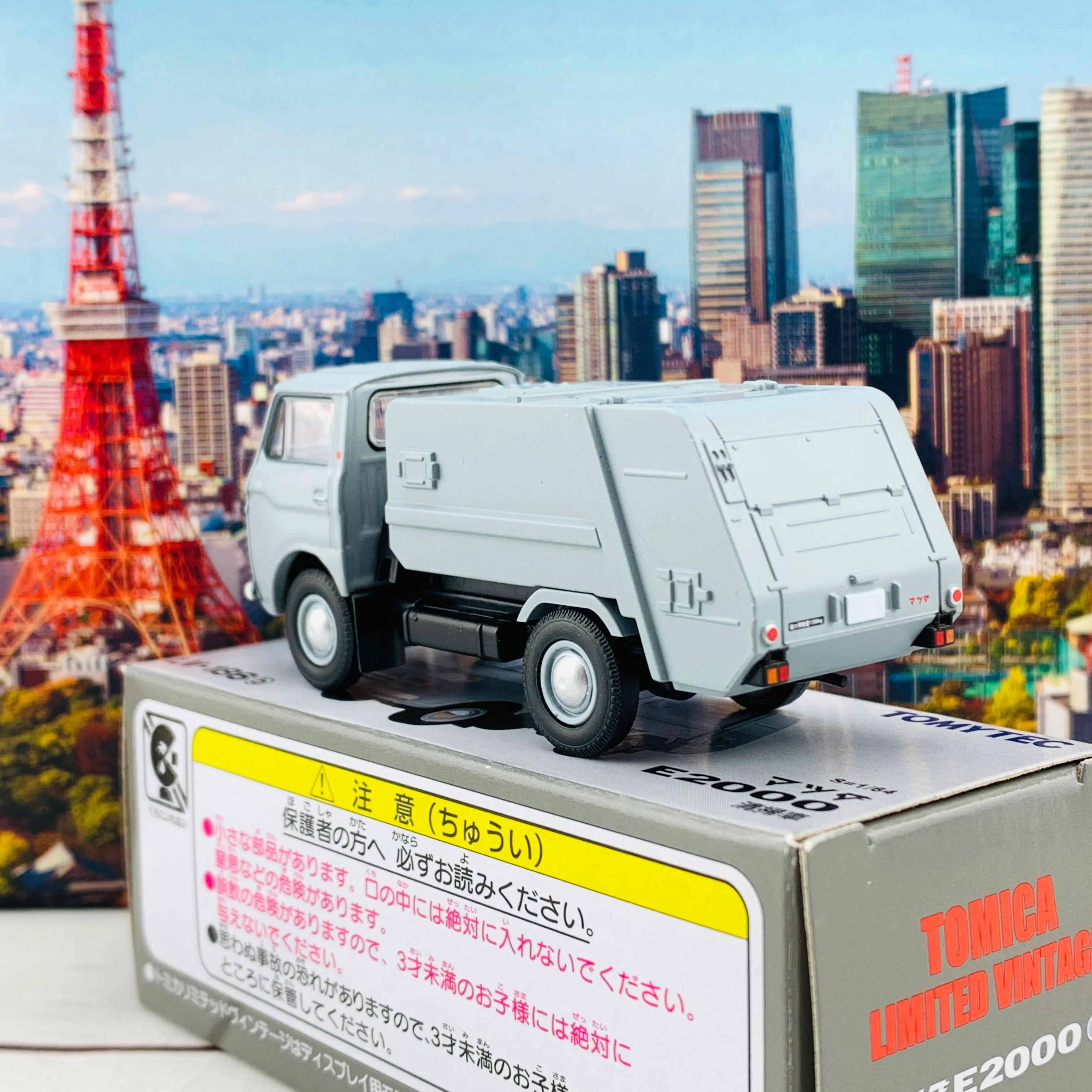 Tomica Limited Vintage 1/64 Mazda E2000 Garbage Truck Grey LV-186b - Image 3