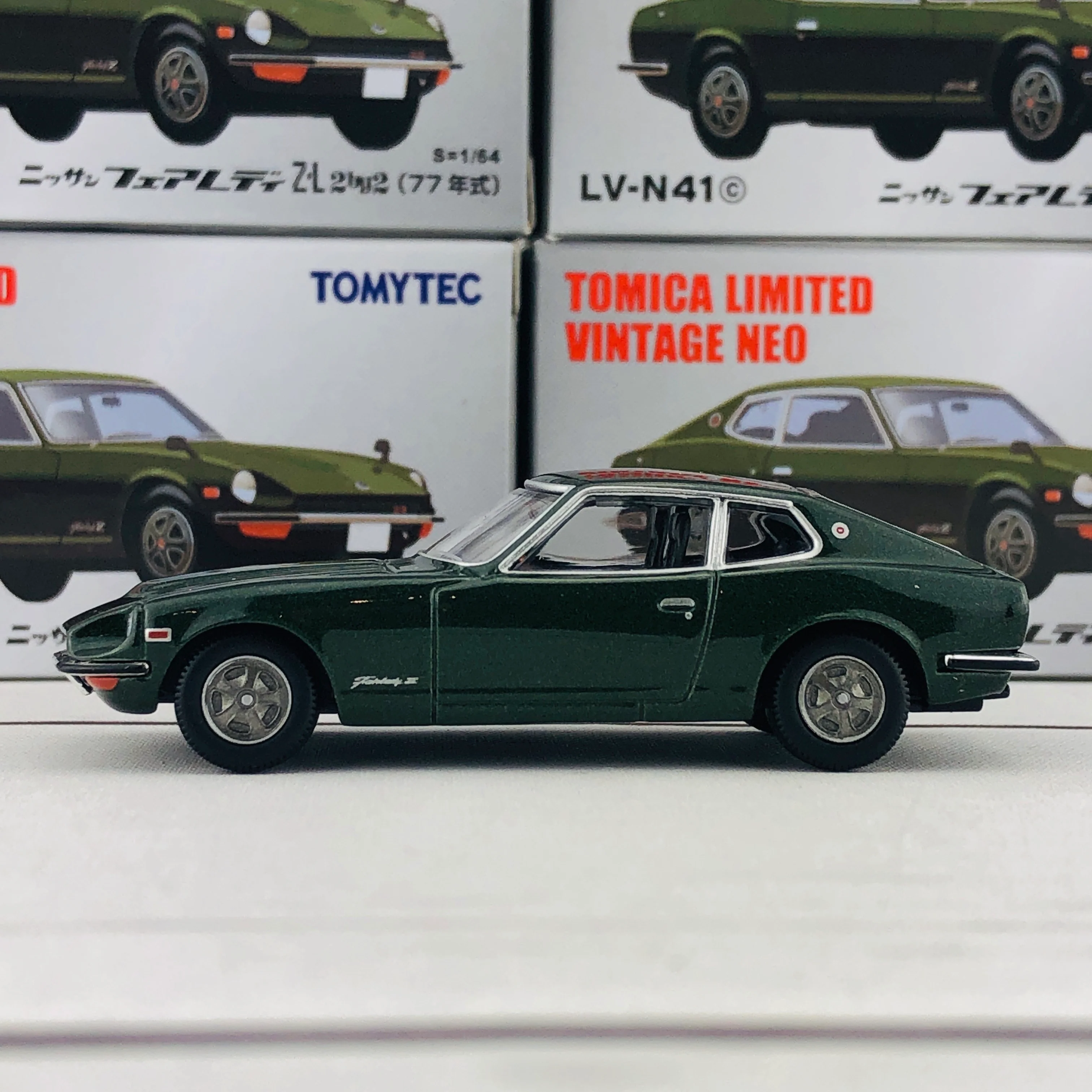 Tomica Limited Vintage 1/64 Nissan Fairlady Z-L 2by2 (1977) LV-N41c Green - Image 2