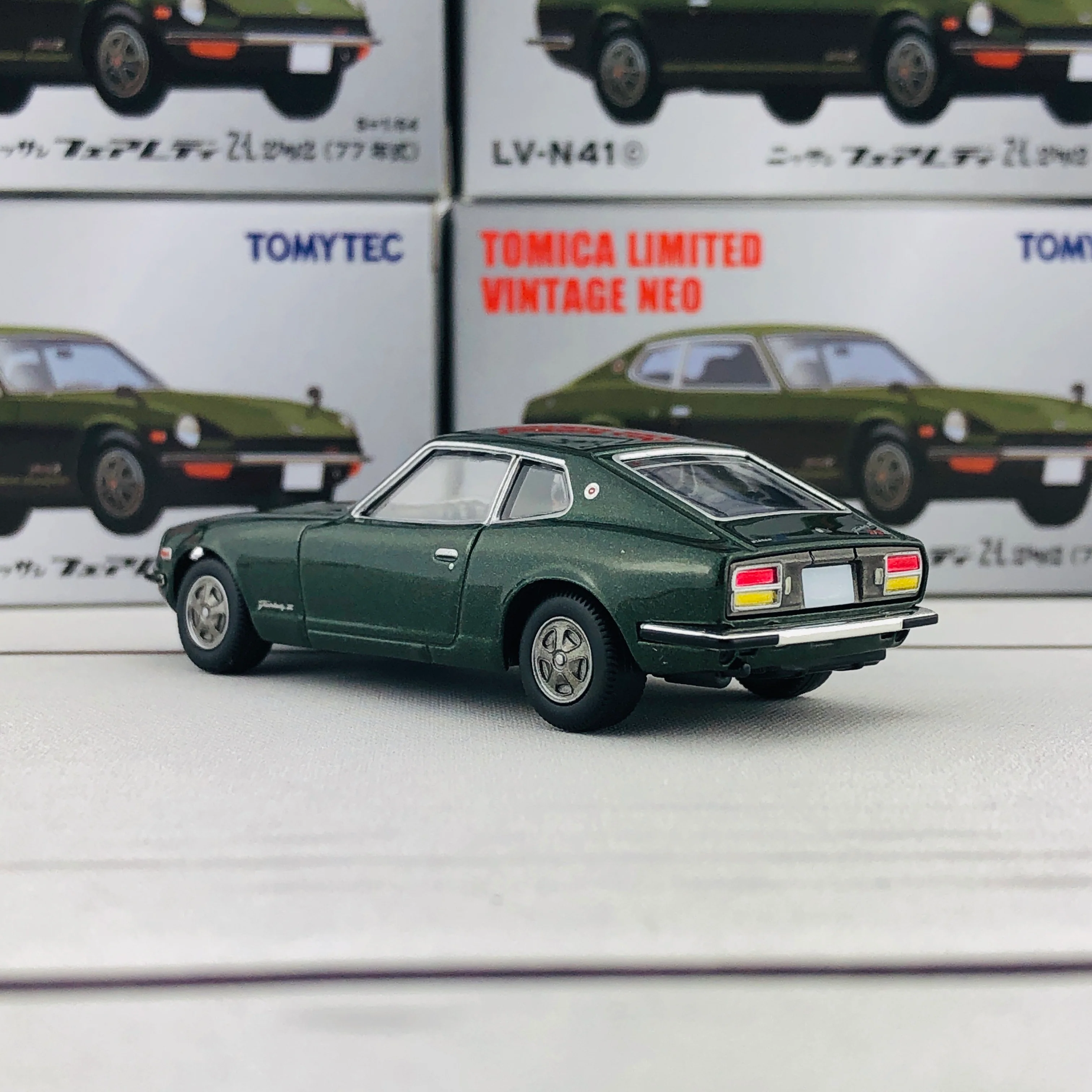 Tomica Limited Vintage 1/64 Nissan Fairlady Z-L 2by2 (1977) LV-N41c Green - Image 4