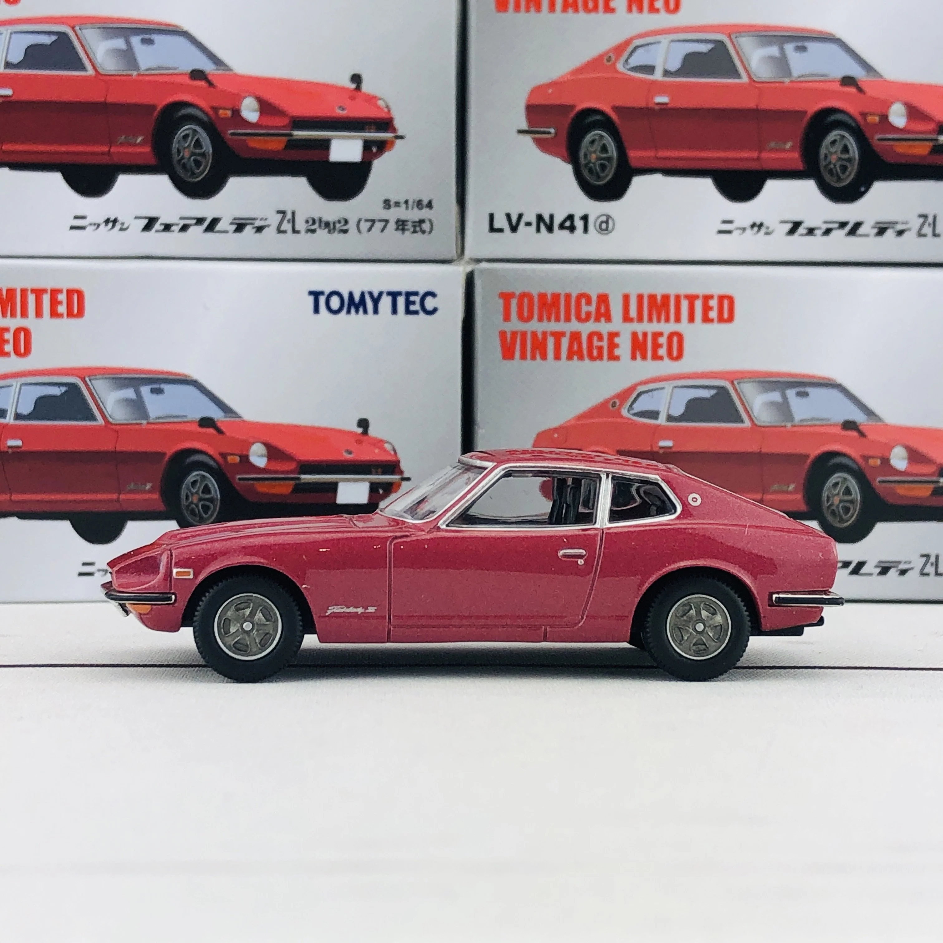 Tomica Limited Vintage 1/64 Nissan Fairlady Z-L 2by2 (1977) LV-N41d Red - Image 2