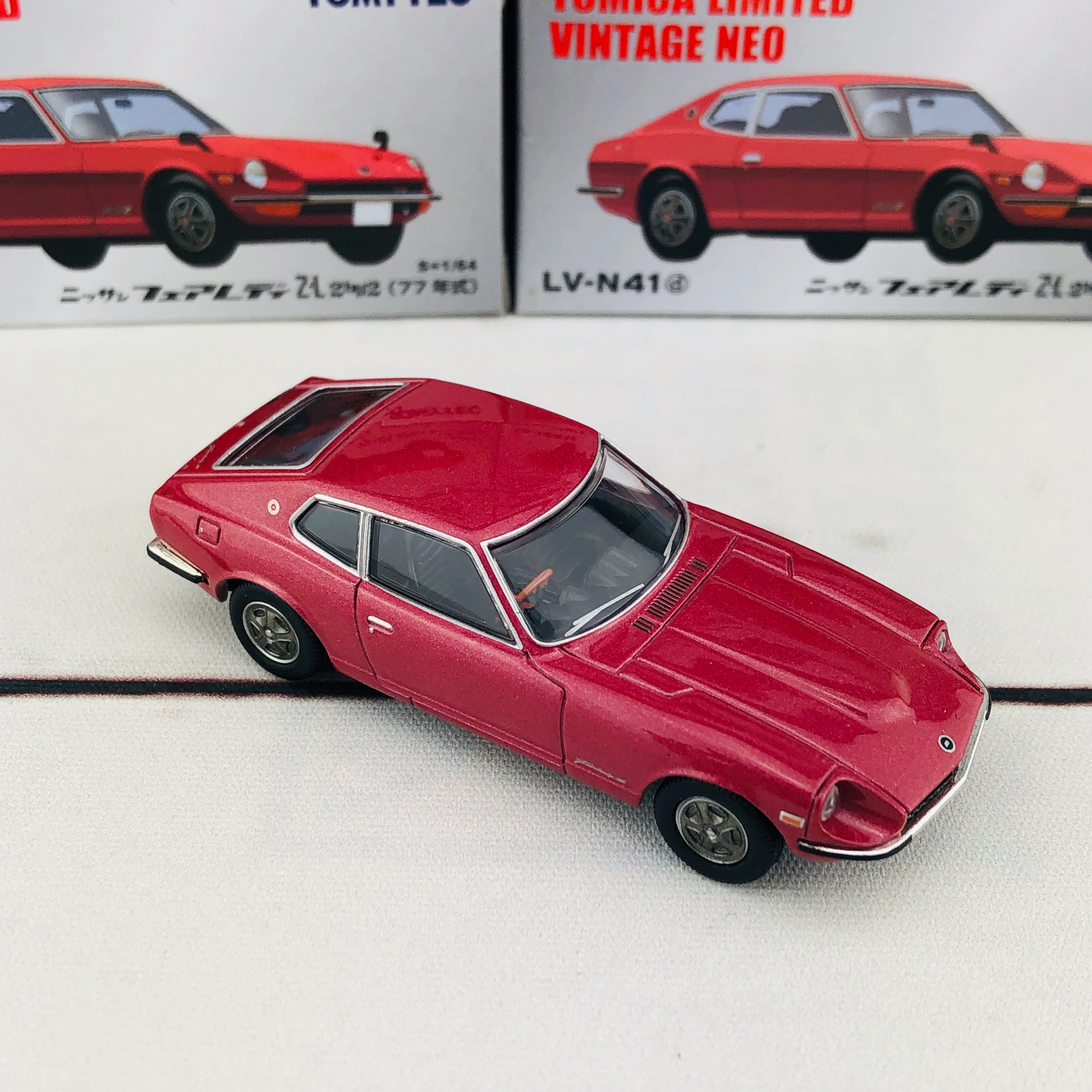 Tomica Limited Vintage 1/64 Nissan Fairlady Z-L 2by2 (1977) LV-N41d Red - Image 4