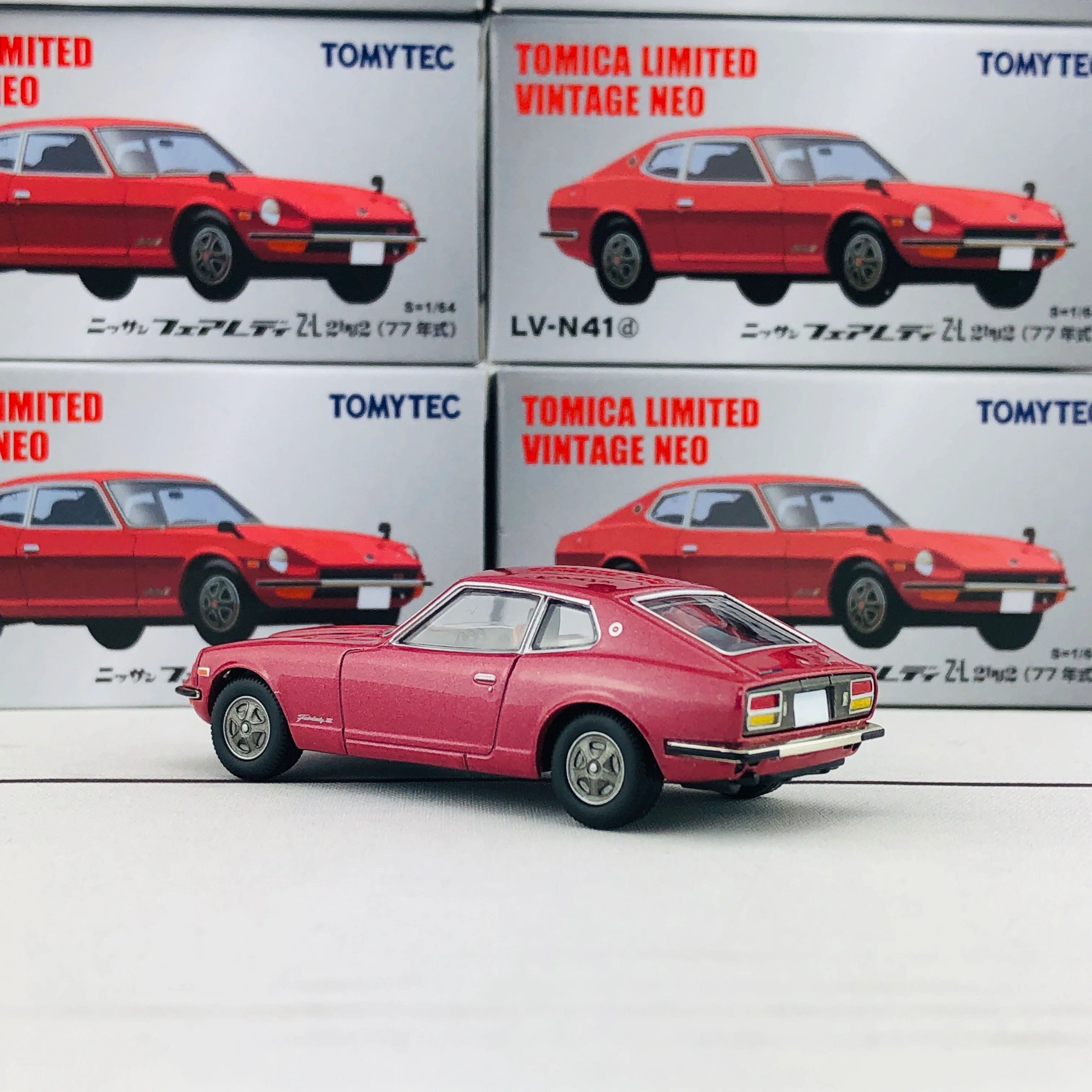Tomica Limited Vintage 1/64 Nissan Fairlady Z-L 2by2 (1977) LV-N41d Red - Image 5