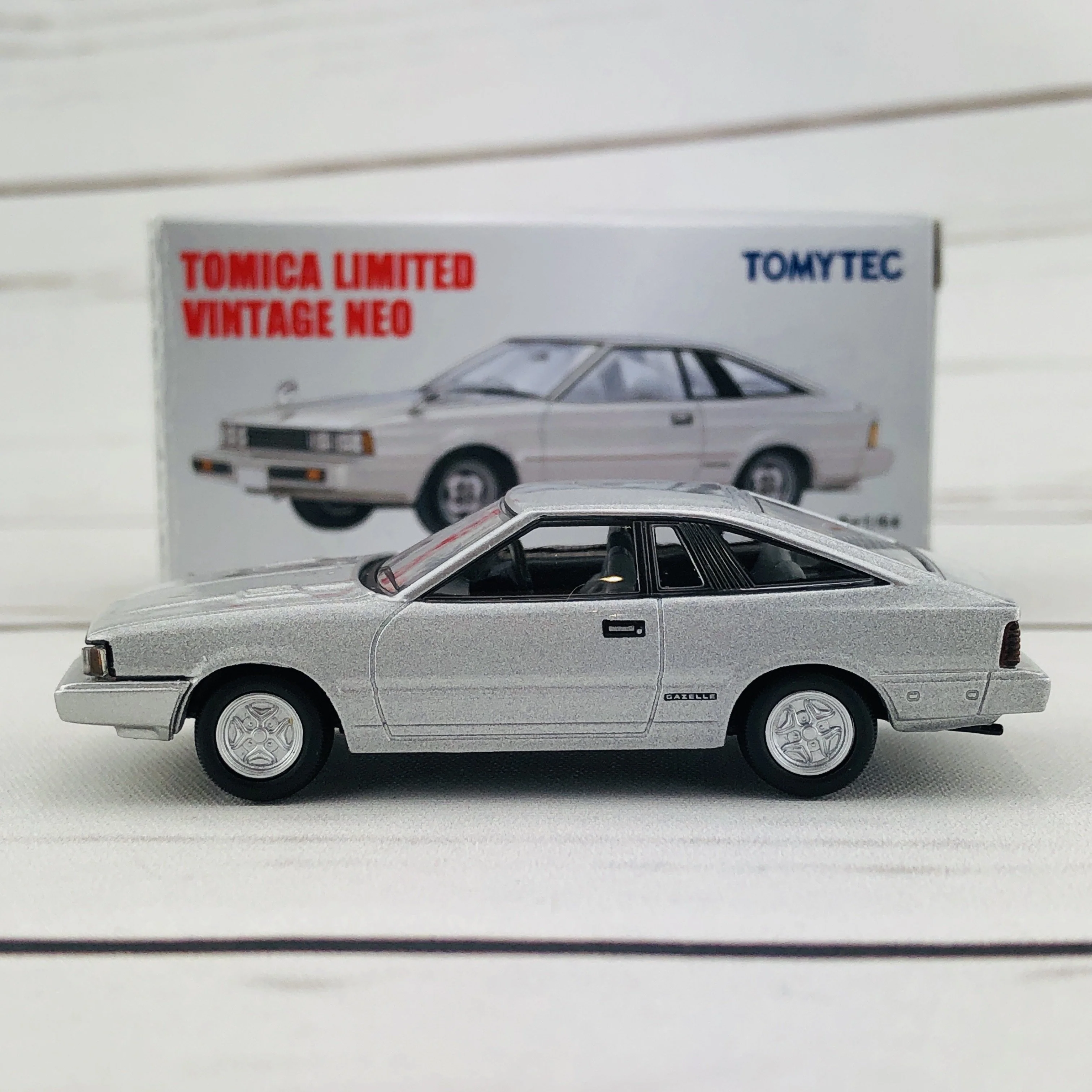Tomica Limited Vintage 1/64 Nissan Gazelle Hatchback (1981) LV-N154b - Image 2