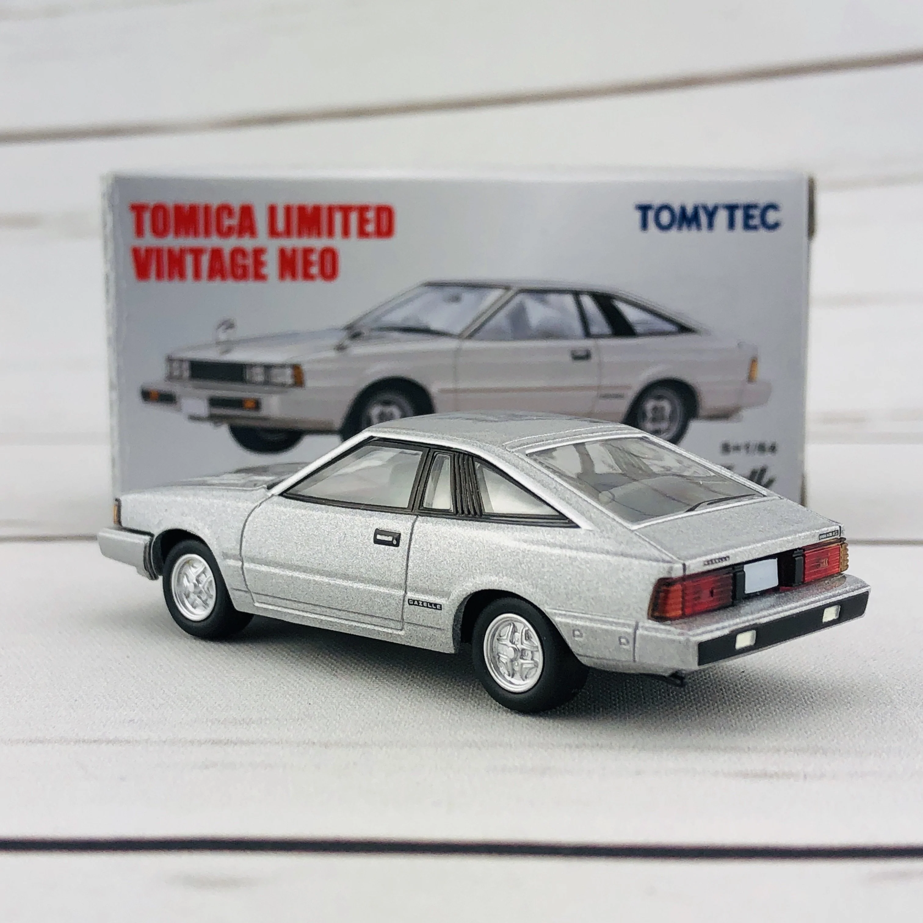 Tomica Limited Vintage 1/64 Nissan Gazelle Hatchback (1981) LV-N154b - Image 4