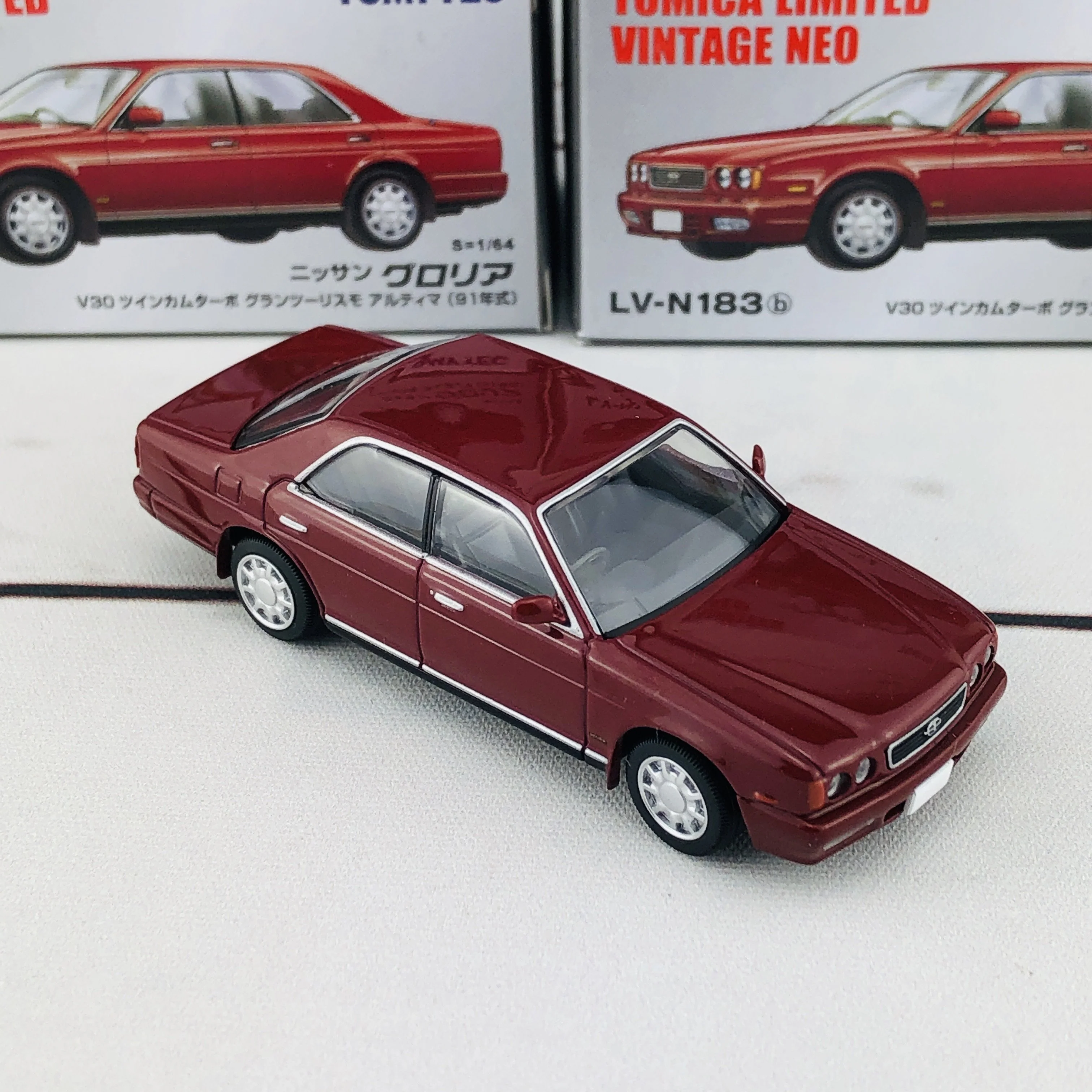 Tomica Limited Vintage 1/64 Nissan Gloria Gran Turismo Ultima (1991) LV-N183b - Image 6