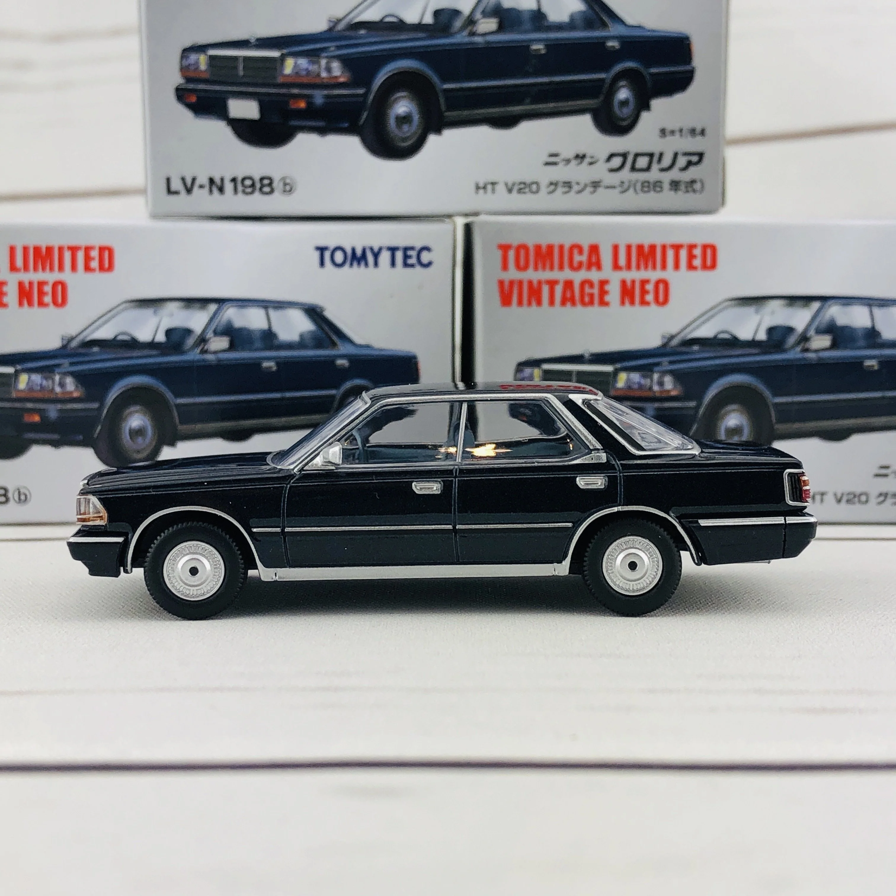 Tomica Limited Vintage 1/64 Nissan Gloria HT V20 Grandage Blue (1986) LV-N198b - Image 2