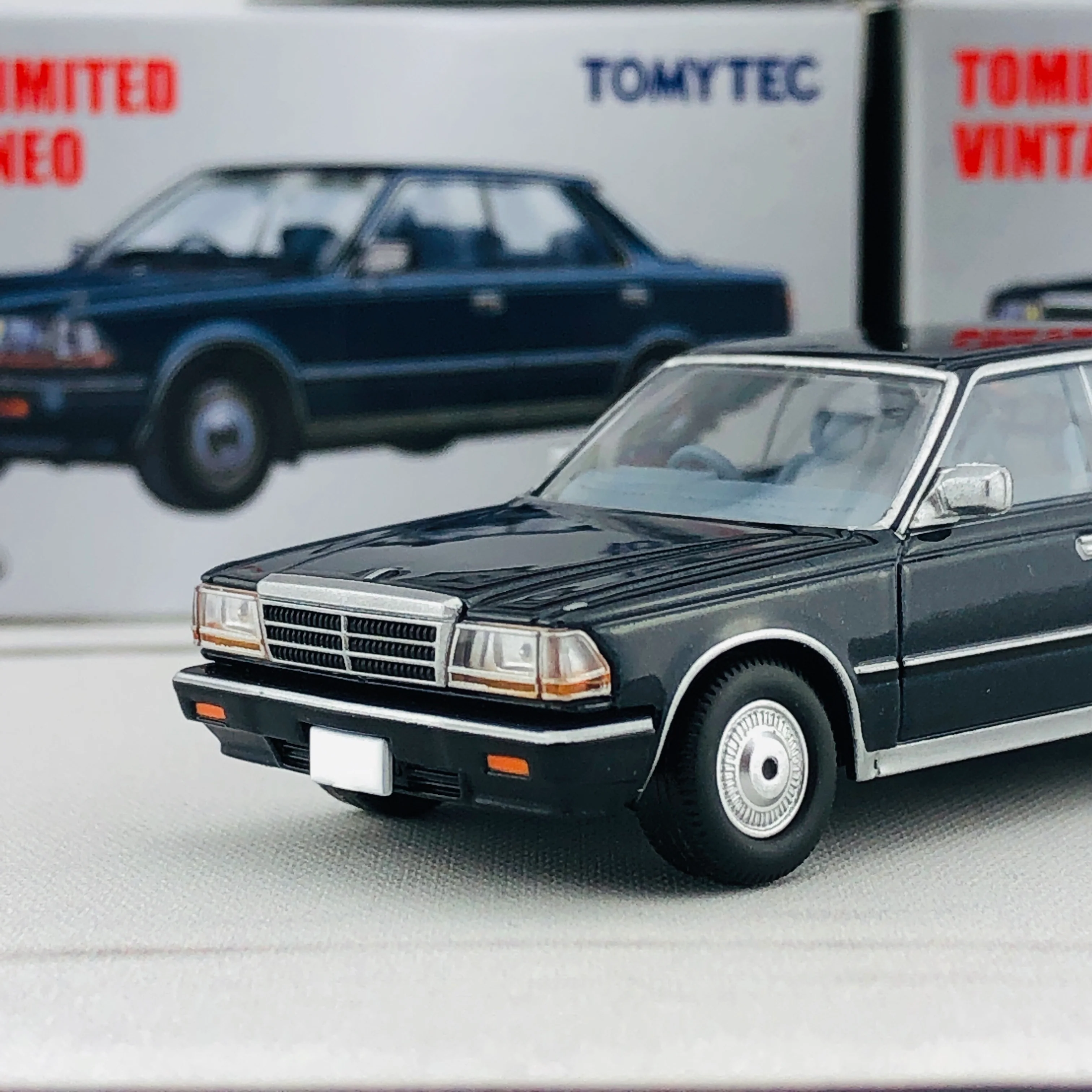 Tomica Limited Vintage 1/64 Nissan Gloria HT V20 Grandage Blue (1986) LV-N198b - Image 3