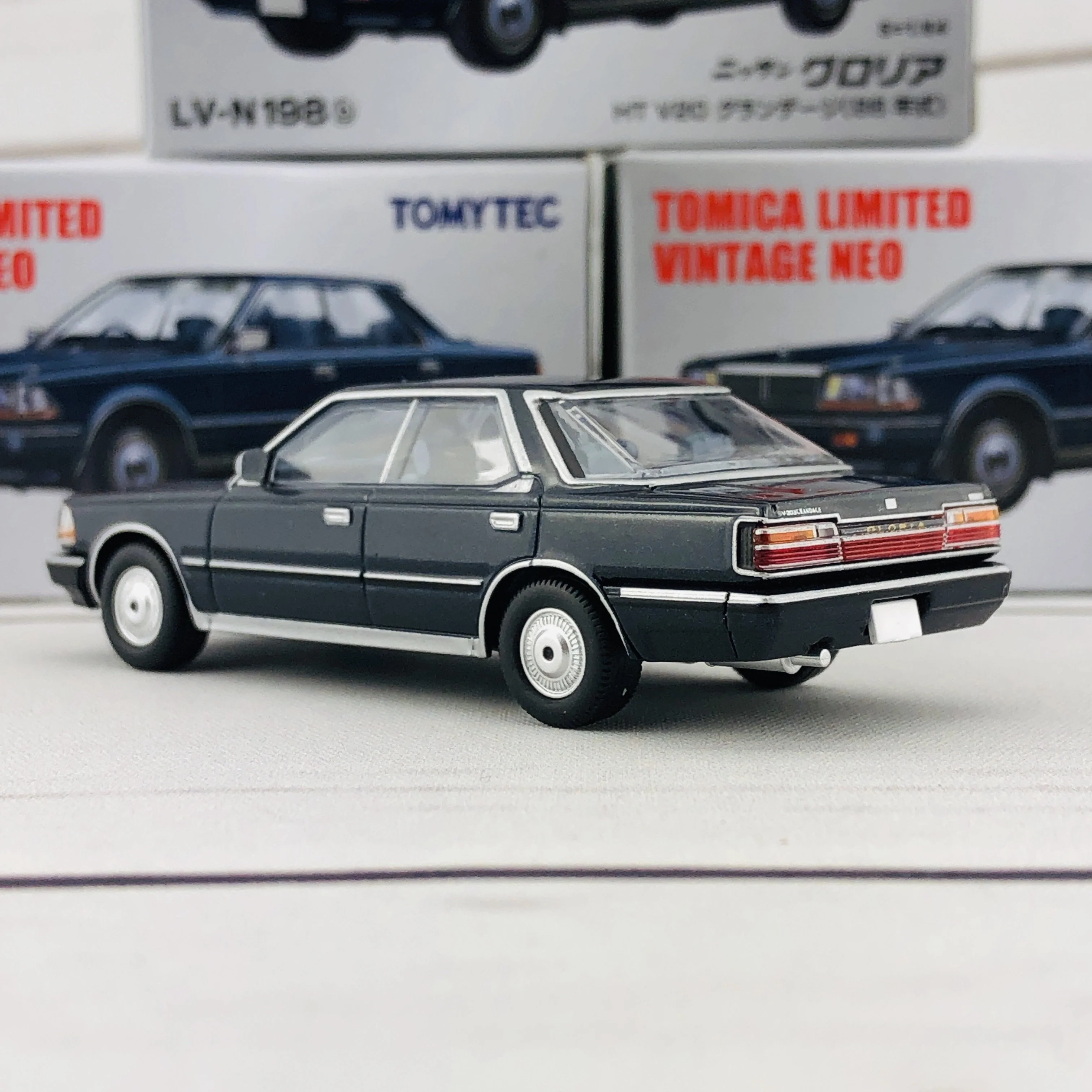 Tomica Limited Vintage 1/64 Nissan Gloria HT V20 Grandage Blue (1986) LV-N198b - Image 4