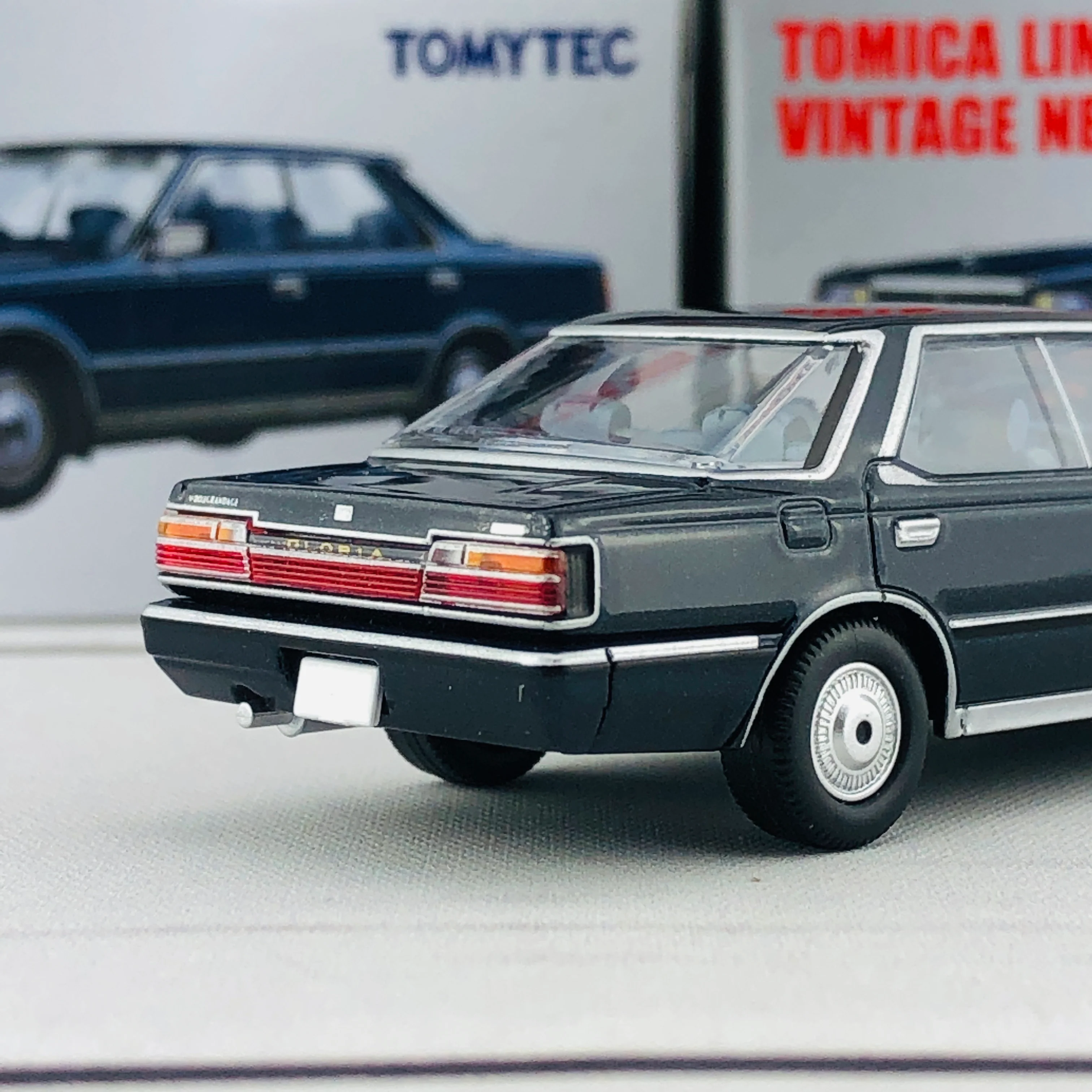 Tomica Limited Vintage 1/64 Nissan Gloria HT V20 Grandage Blue (1986) LV-N198b - Image 5