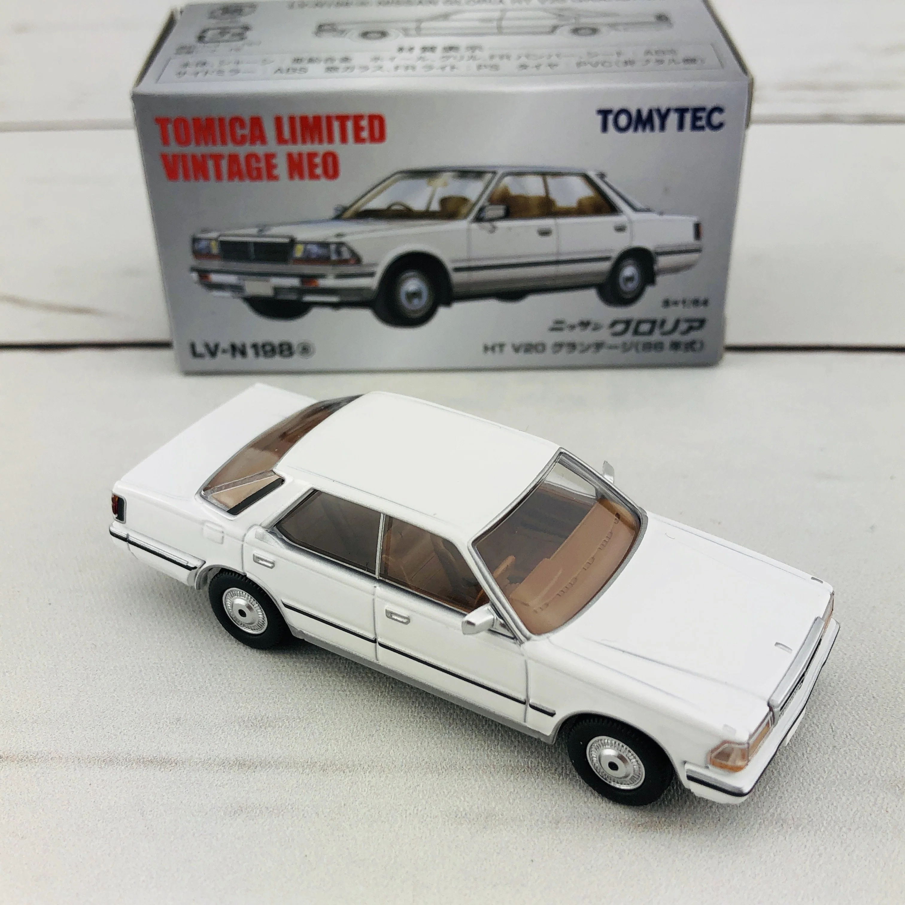 Tomica Limited Vintage 1/64 Nissan Gloria HT V20 Grandage White (1986) LV-N198a - Image 6