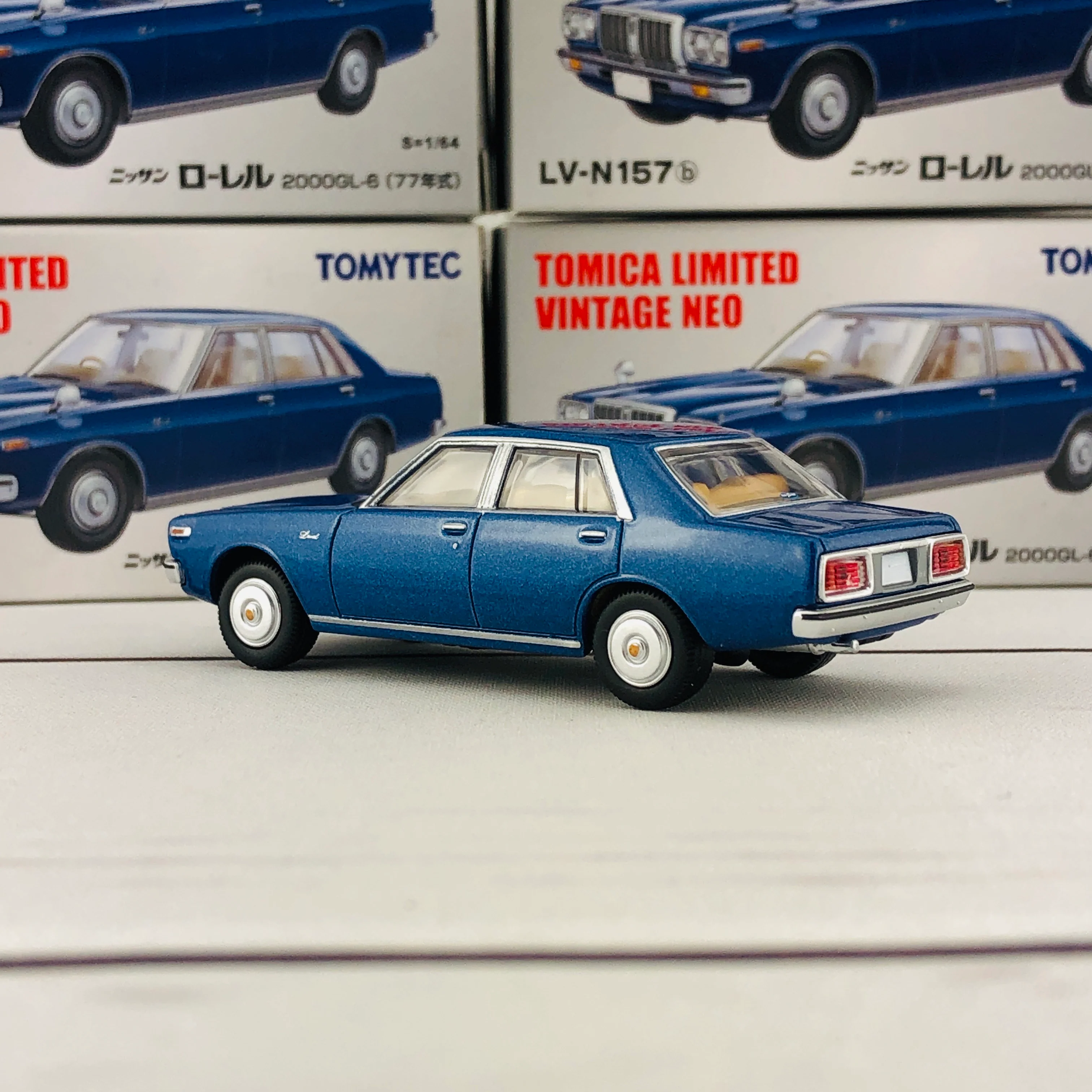 Tomica Limited Vintage 1/64 Nissan Laurel 2000GL-6 LV-N157b (1977) - Image 4