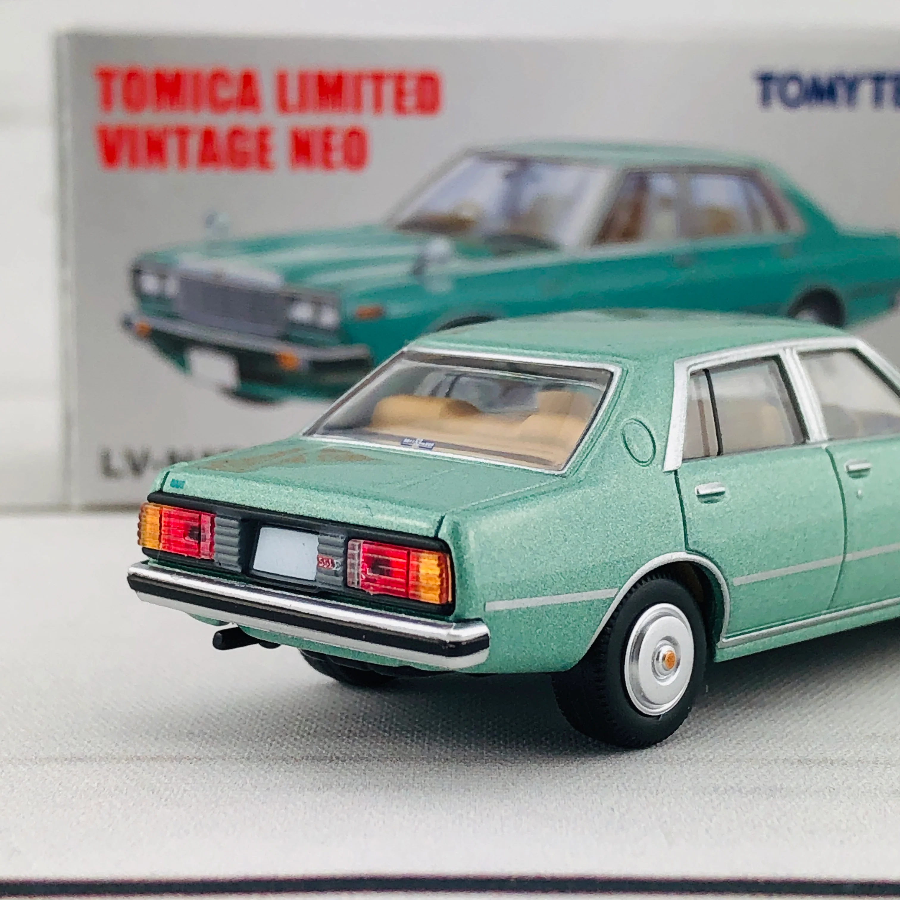Tomica Limited Vintage 1/64 Nissan Laurel 2000SGL-E (1979) LV-N159a - Image 5