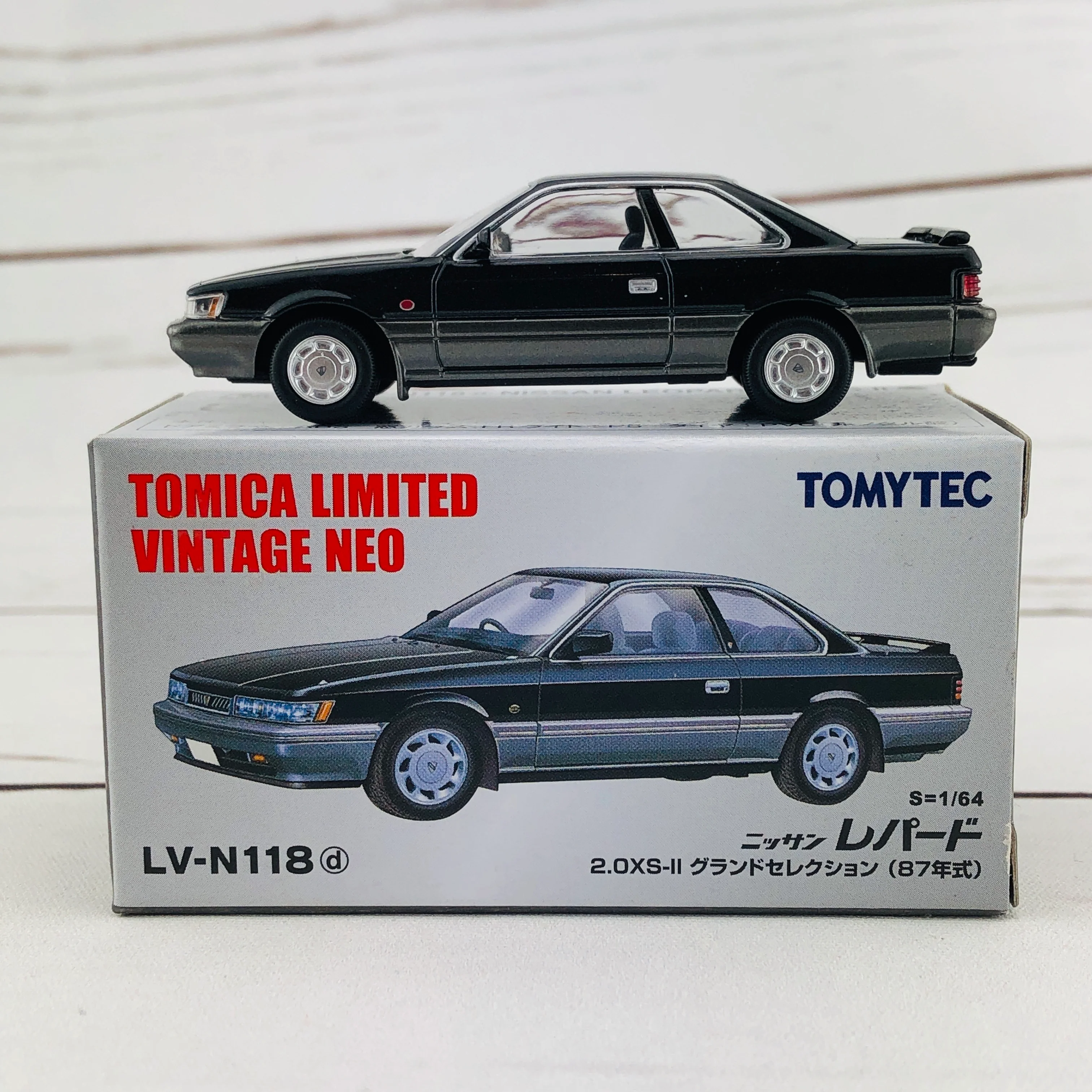 Tomica Limited Vintage 1/64 Nissan Leopard 2.0XS-II Black/Silver (1987) LV-N118d - Image 7