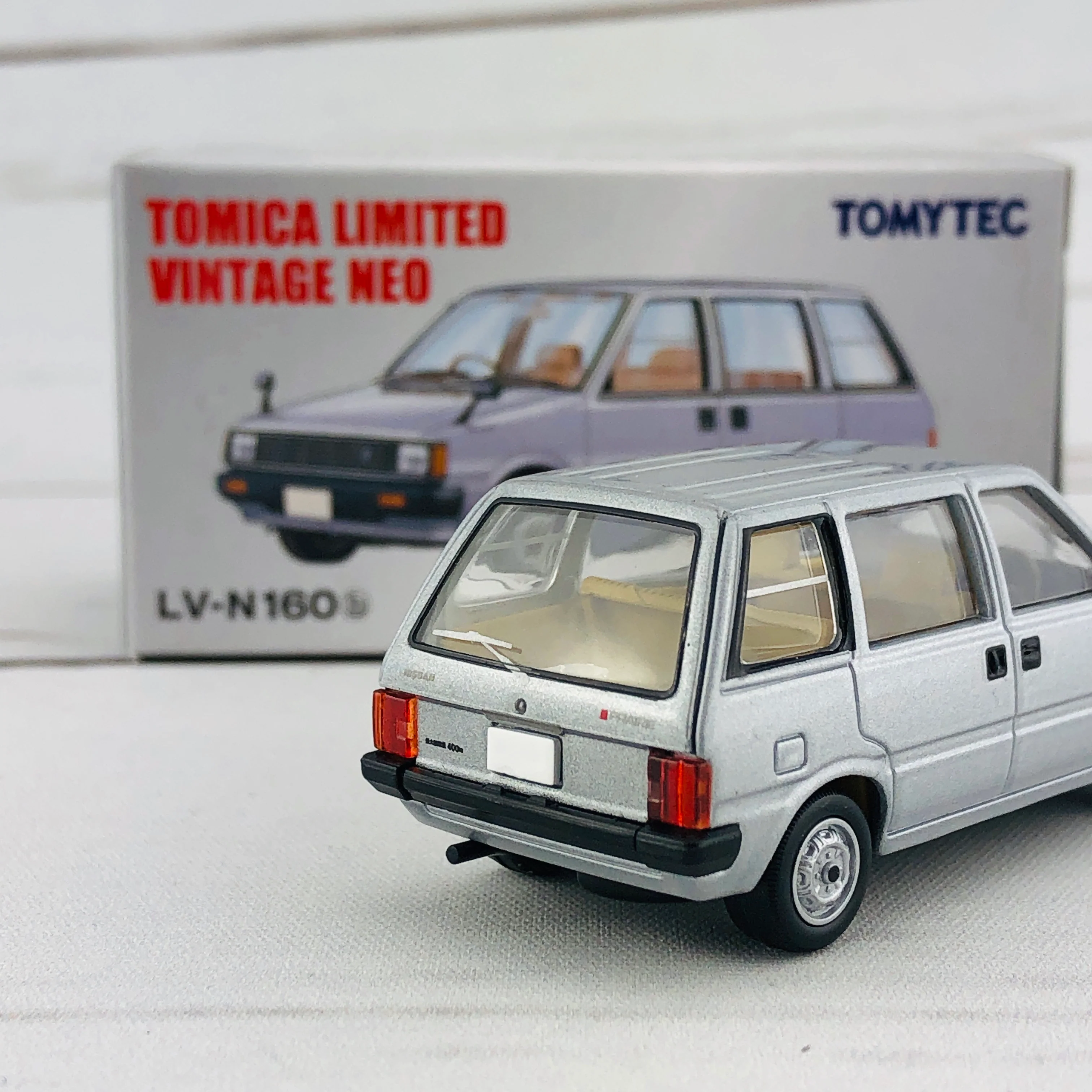 Tomica Limited Vintage 1/64 Nissan Prairie Estate NV (1982) LV-N160b - Image 5