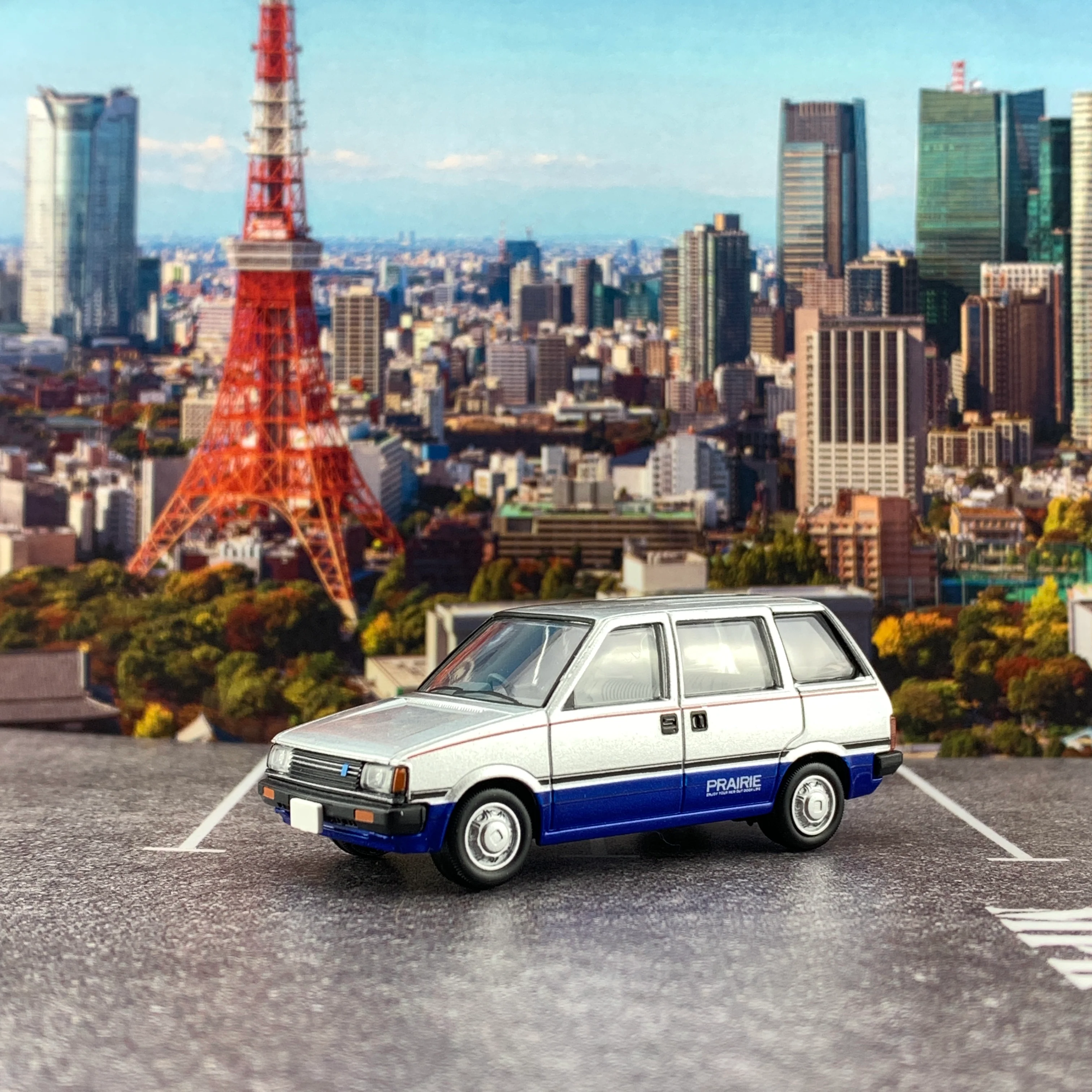 Tomica Limited Vintage 1/64 Nissan Prairie Extra JW-G LV-N115b - Image 2