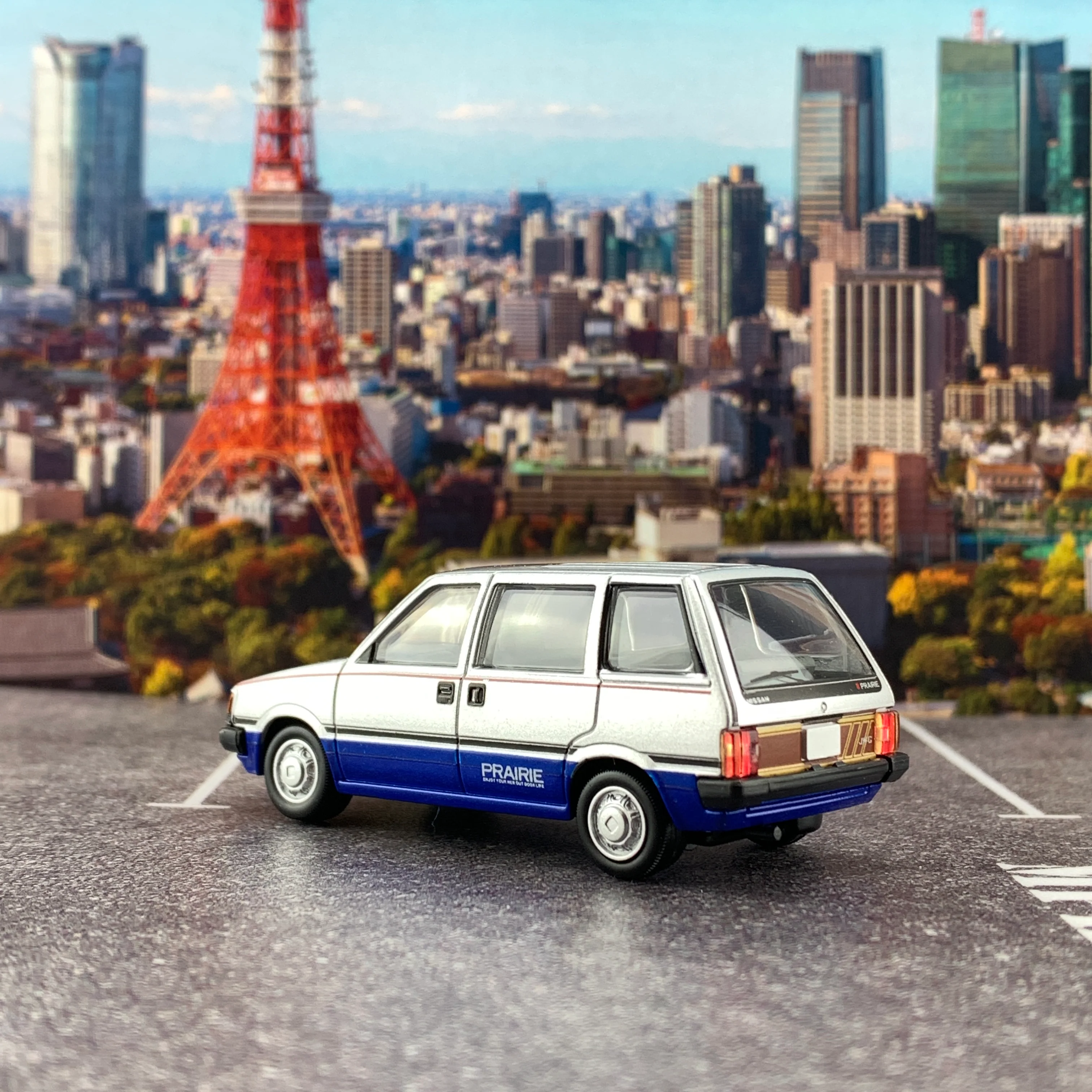 Tomica Limited Vintage 1/64 Nissan Prairie Extra JW-G LV-N115b - Image 4