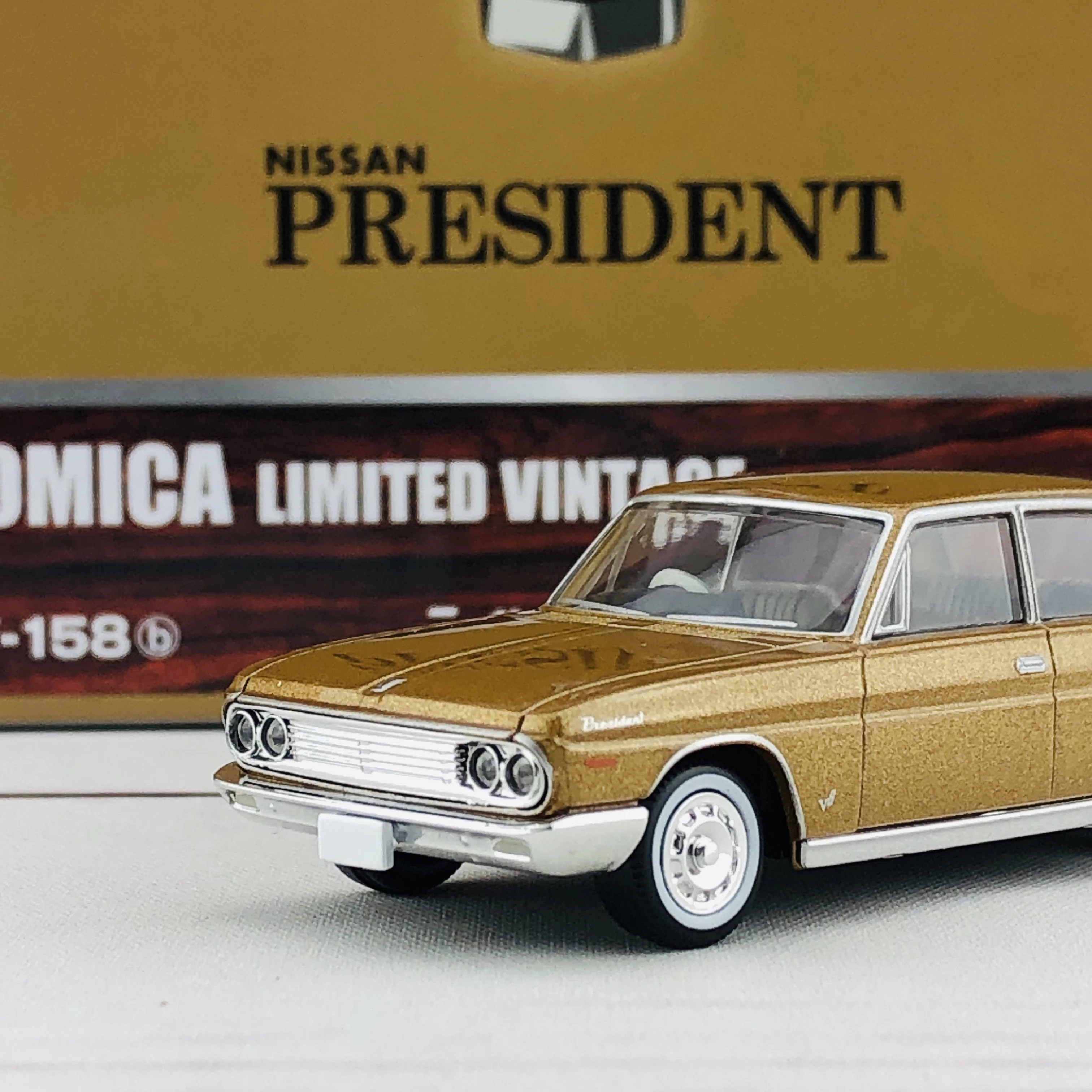 Tomica Limited Vintage 1/64 Nissan President H150-D (1966) LV-158b - Image 3