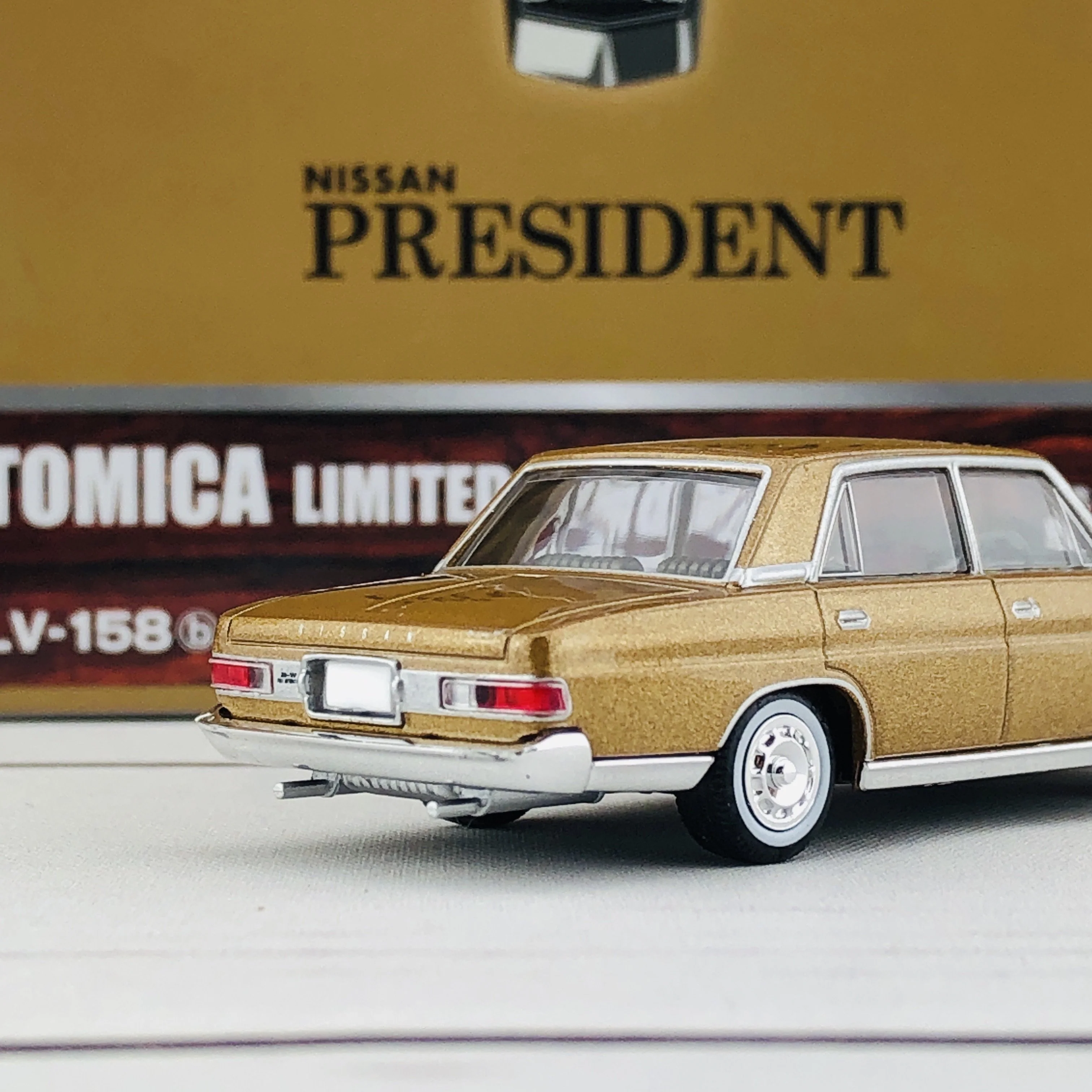 Tomica Limited Vintage 1/64 Nissan President H150-D (1966) LV-158b - Image 5