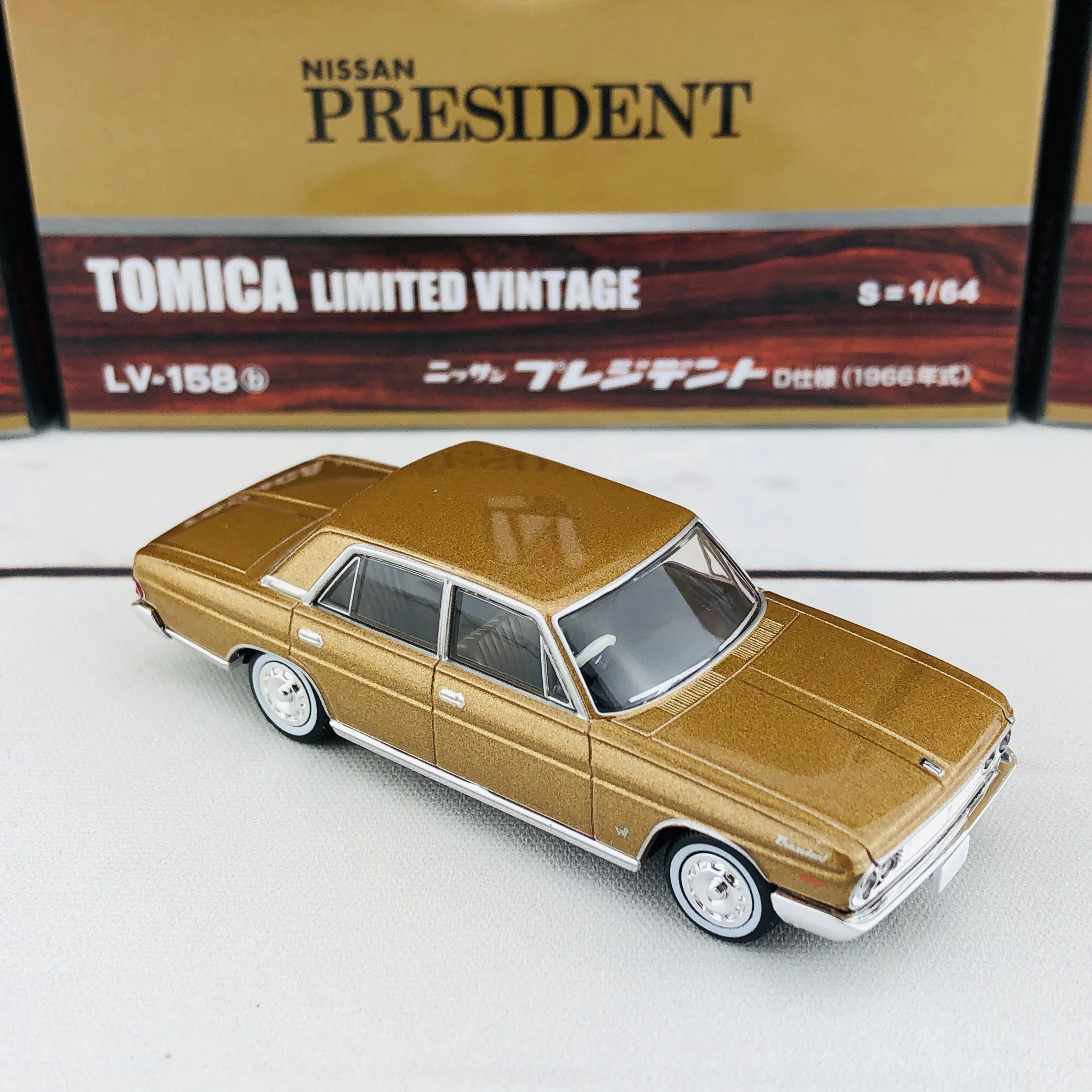 Tomica Limited Vintage 1/64 Nissan President H150-D (1966) LV-158b - Image 6