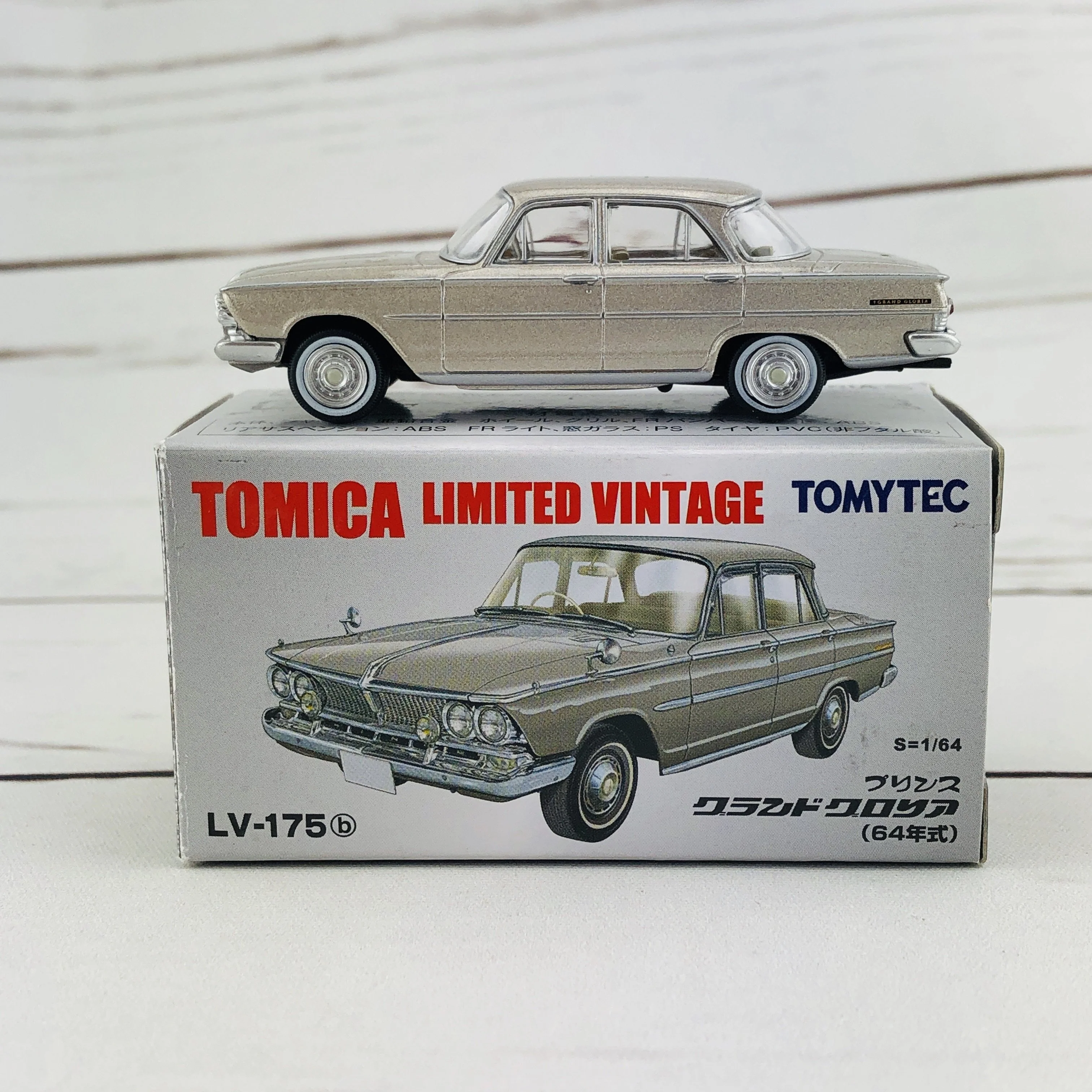 Tomica Limited Vintage 1/64 Nissan Prince Gloria (1964) LV-175b - Image 7